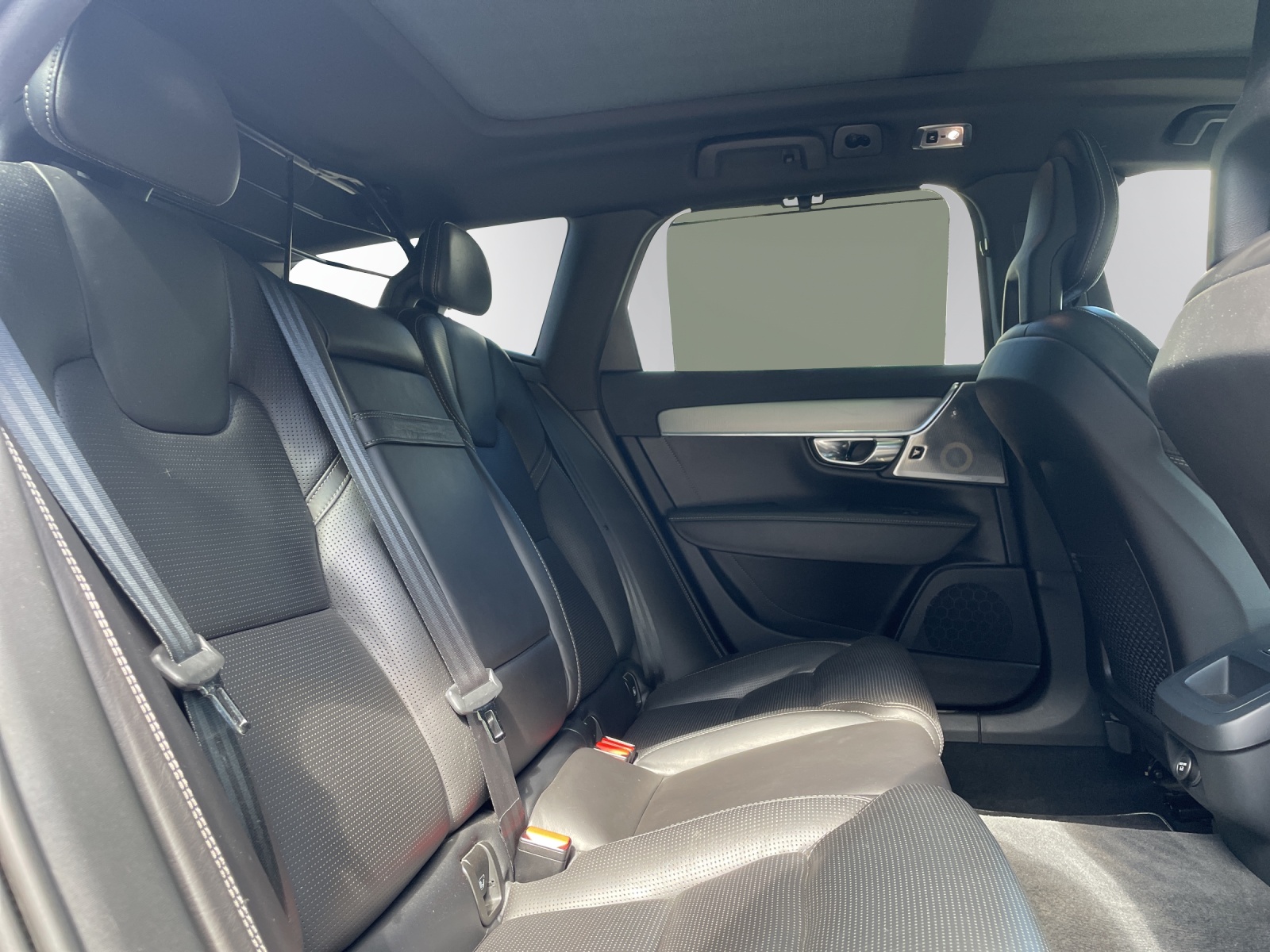 VOLVO V90 D4 AWD R-Design Geartronic-image-12