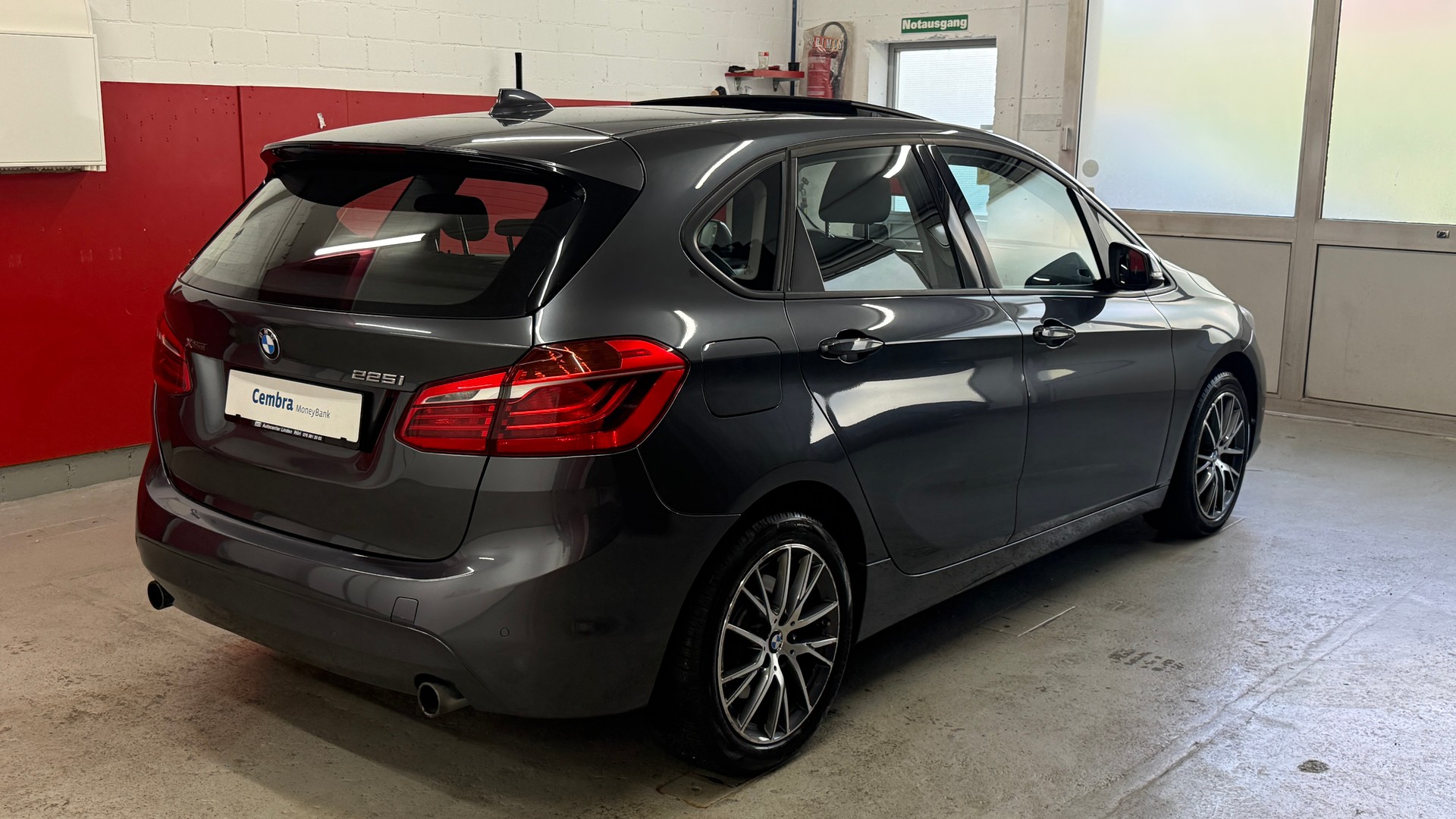 BMW 225i xDrive Active Tourer Steptronic, frisch ab MFK, BMW Service, 4X4, Abstandregler, Leder, DAB, SHD, 1 J. 20000km Garantie-showroom-element-3
