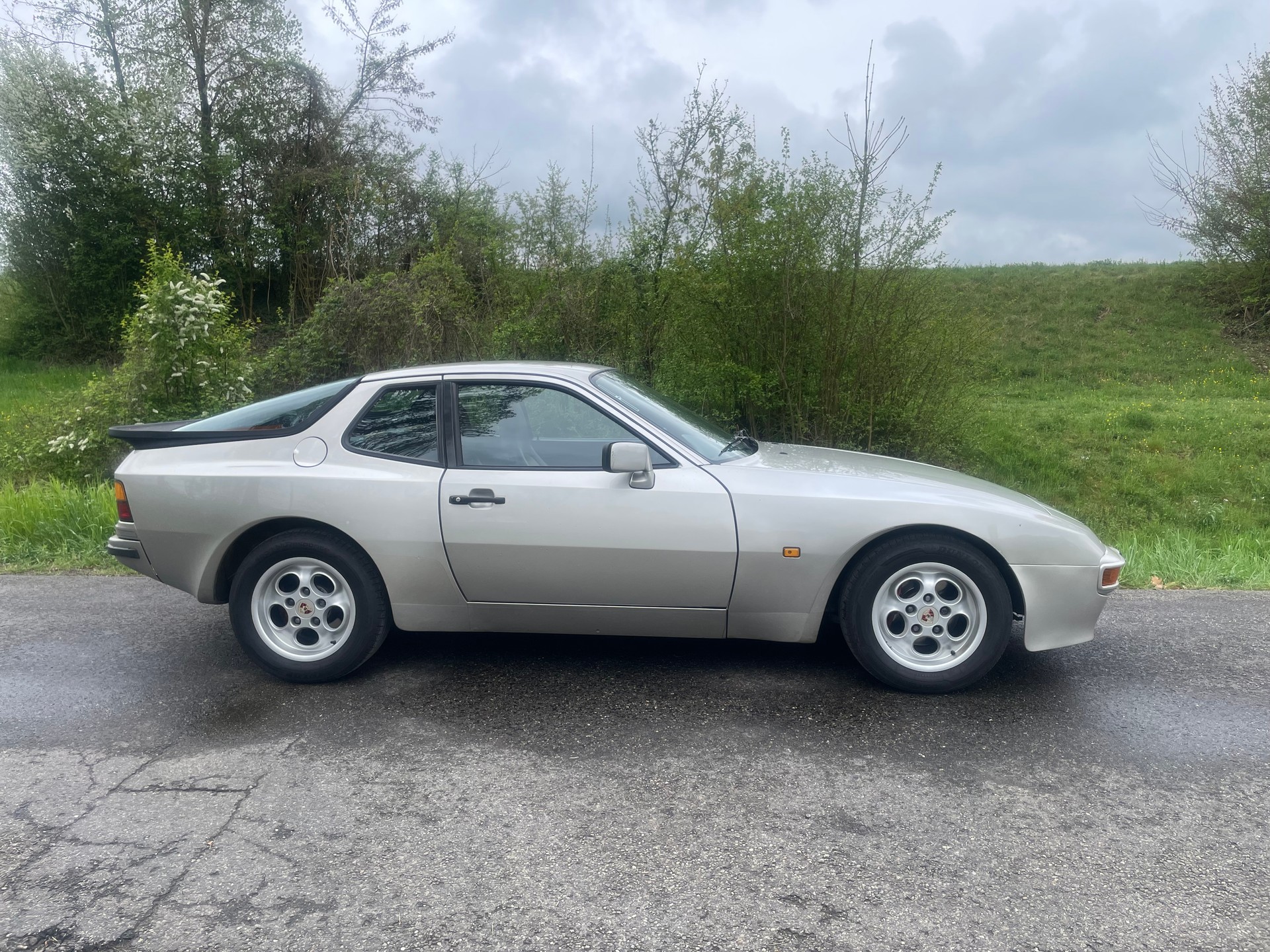 PORSCHE 944