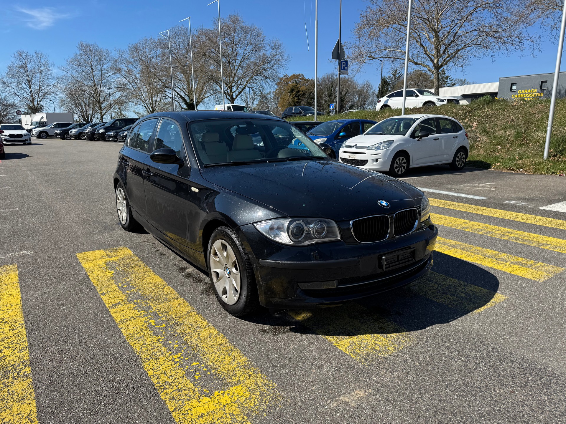 BMW 118d-showroom-element-1