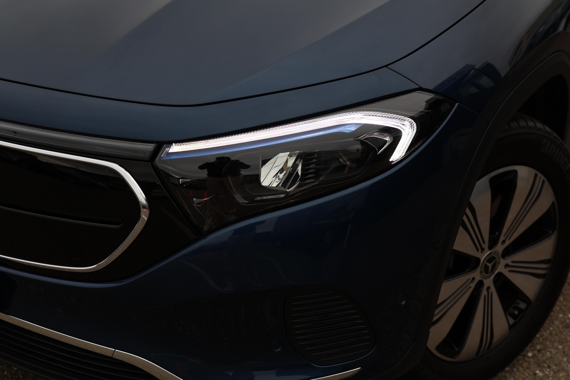 MERCEDES-BENZ EQA 250-showroom-element-1