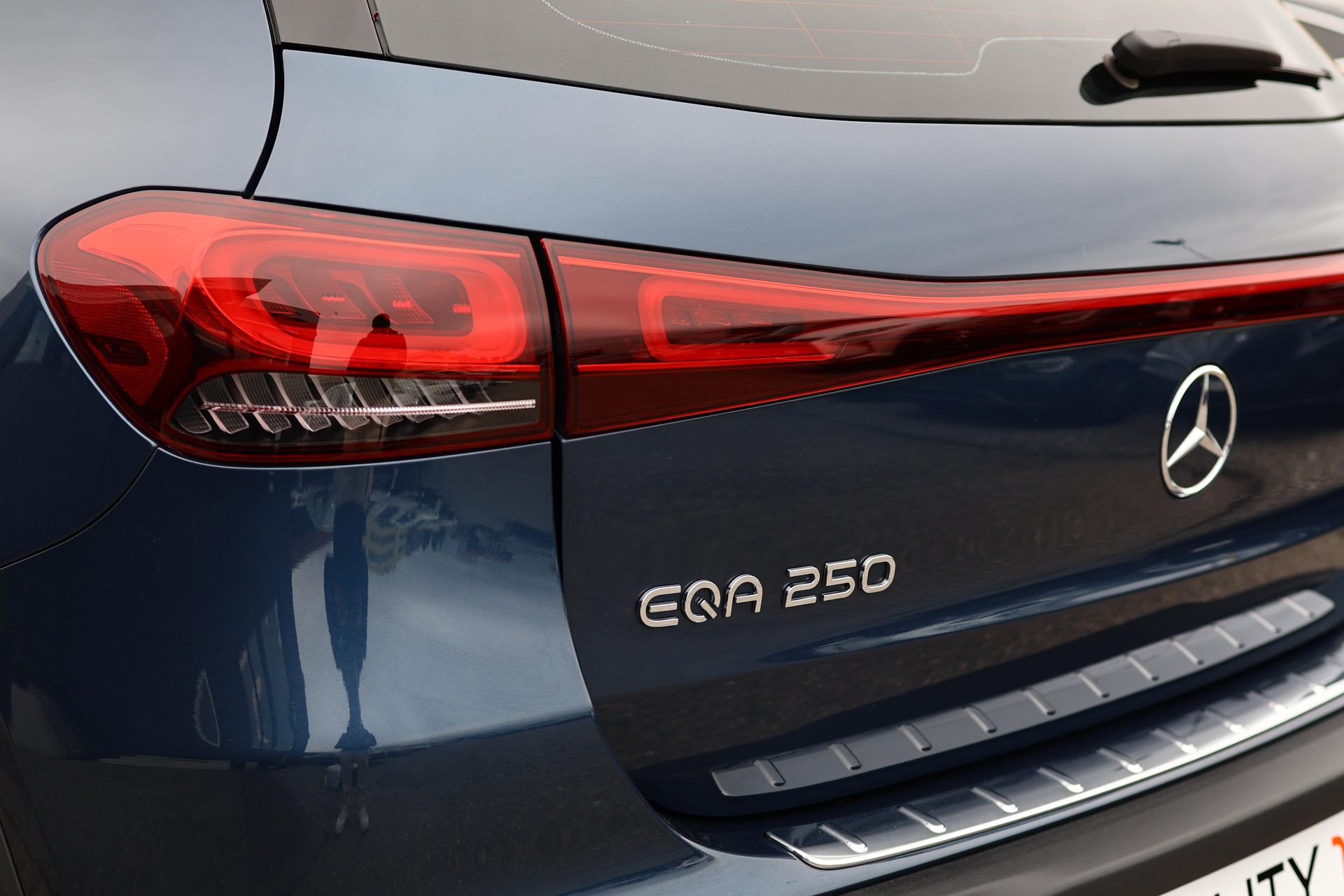 MERCEDES-BENZ EQA 250-image-9