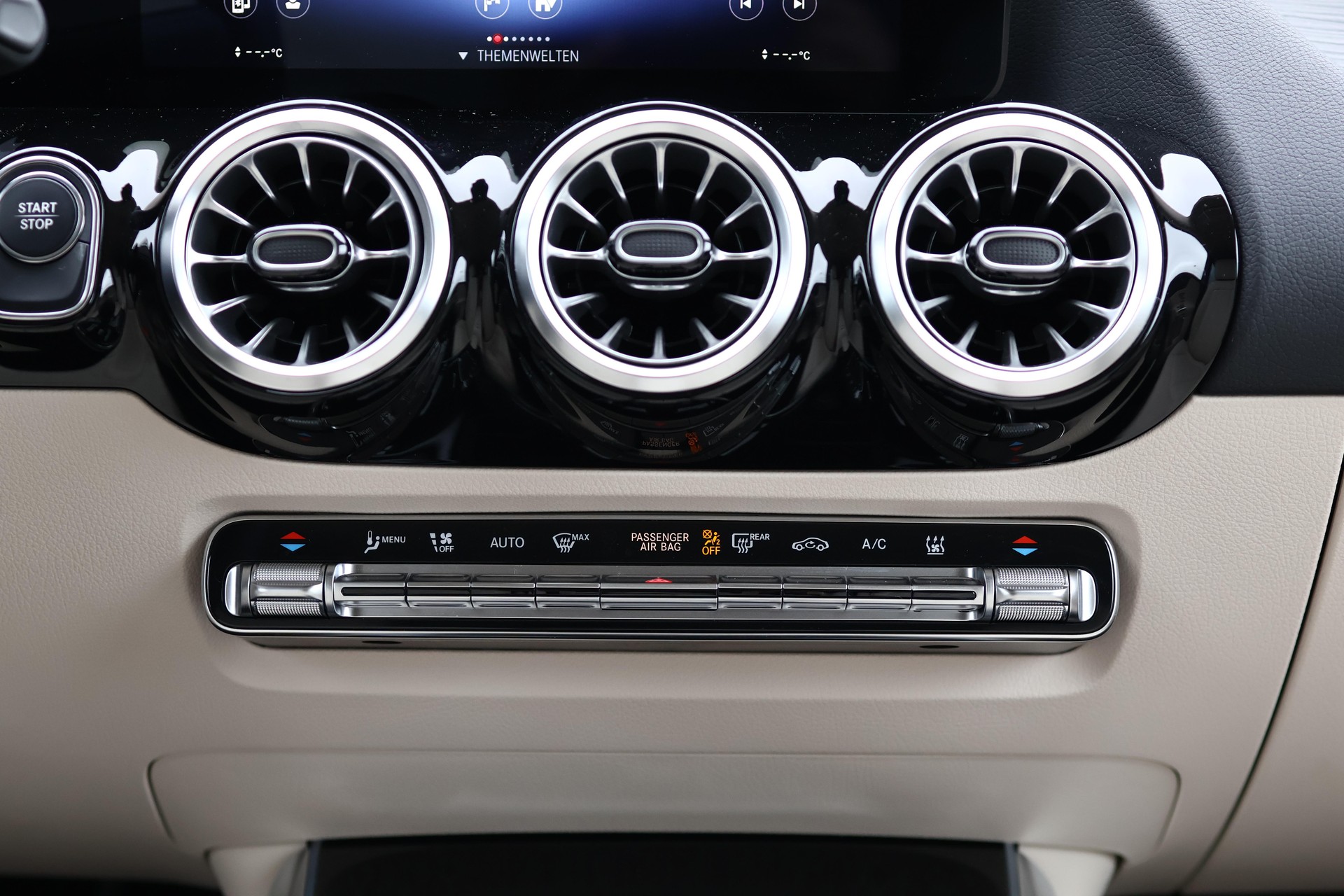 MERCEDES-BENZ EQA 250-image-23