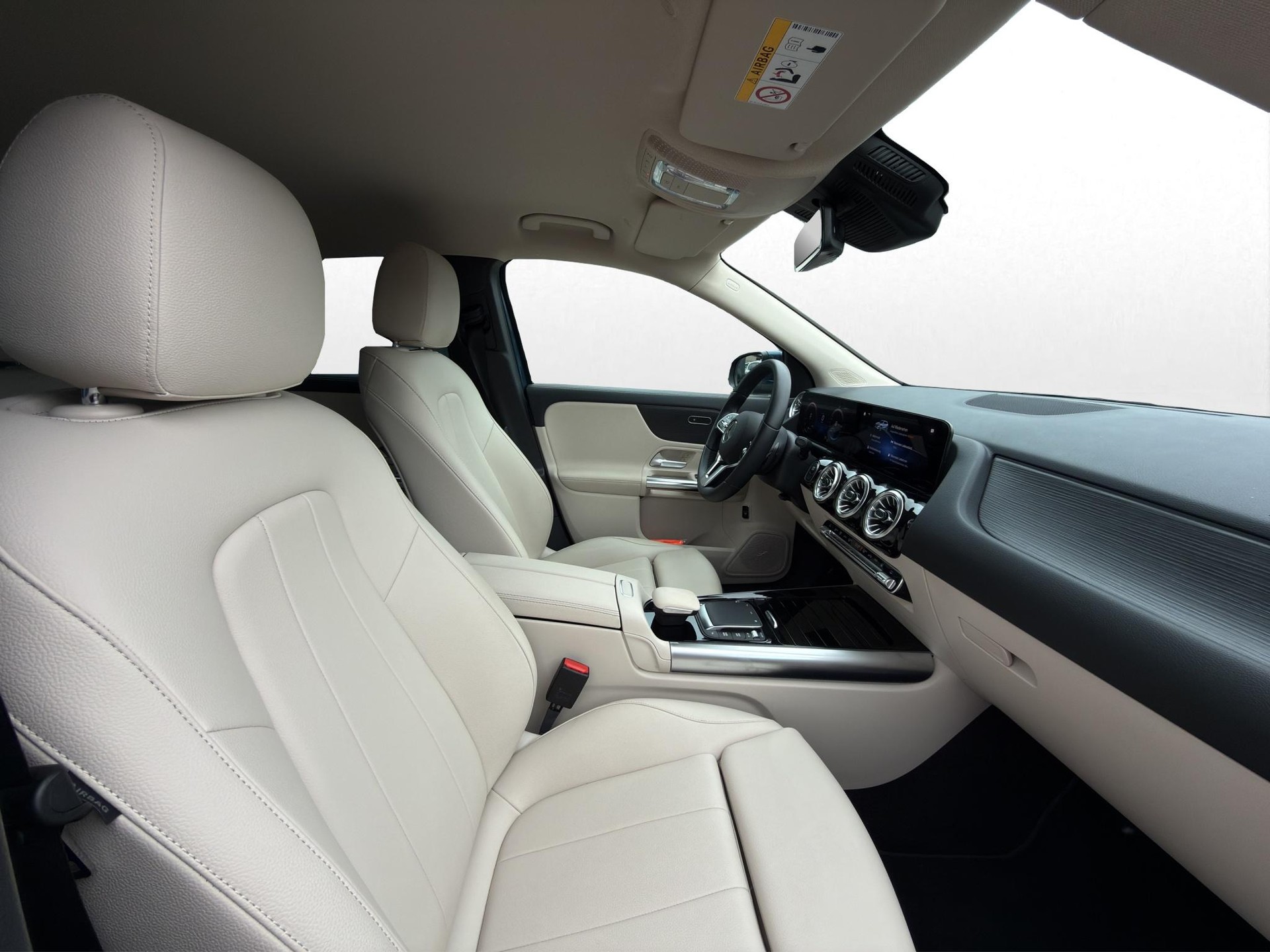 MERCEDES-BENZ EQA 250-image-14