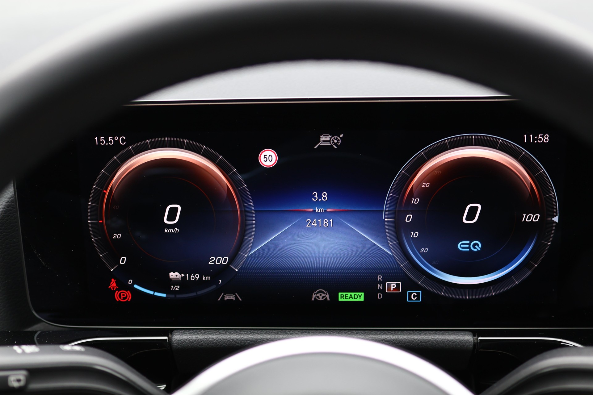 MERCEDES-BENZ EQA 250-image-19