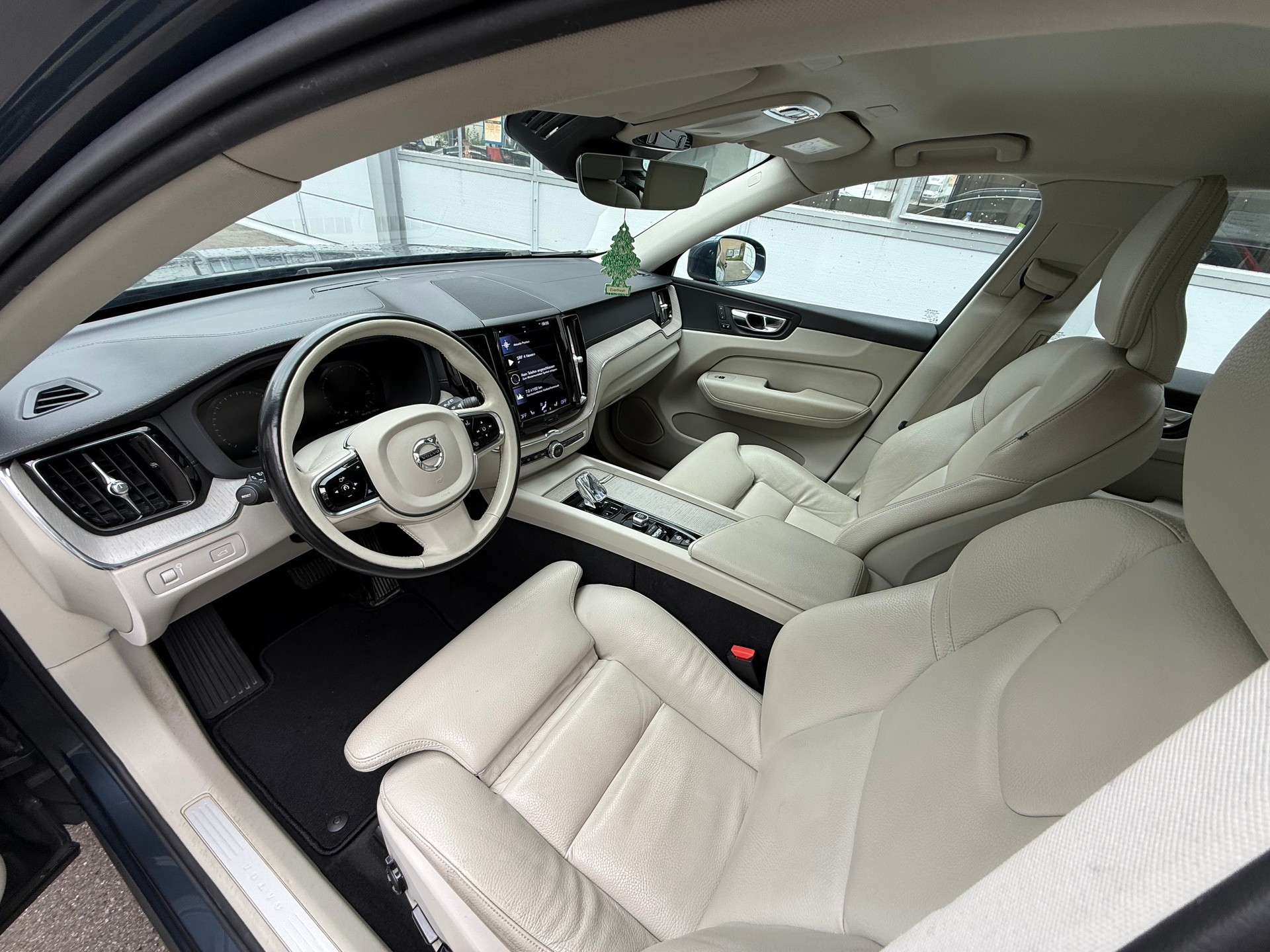 VOLVO XC60 B4 Diesel Mild Hybrid AWD Inscription Geartronic *Frisch ab MFK *Tempomat *Rückfahrkamera *Start/Stop *Lane+Park Assist.-image-7