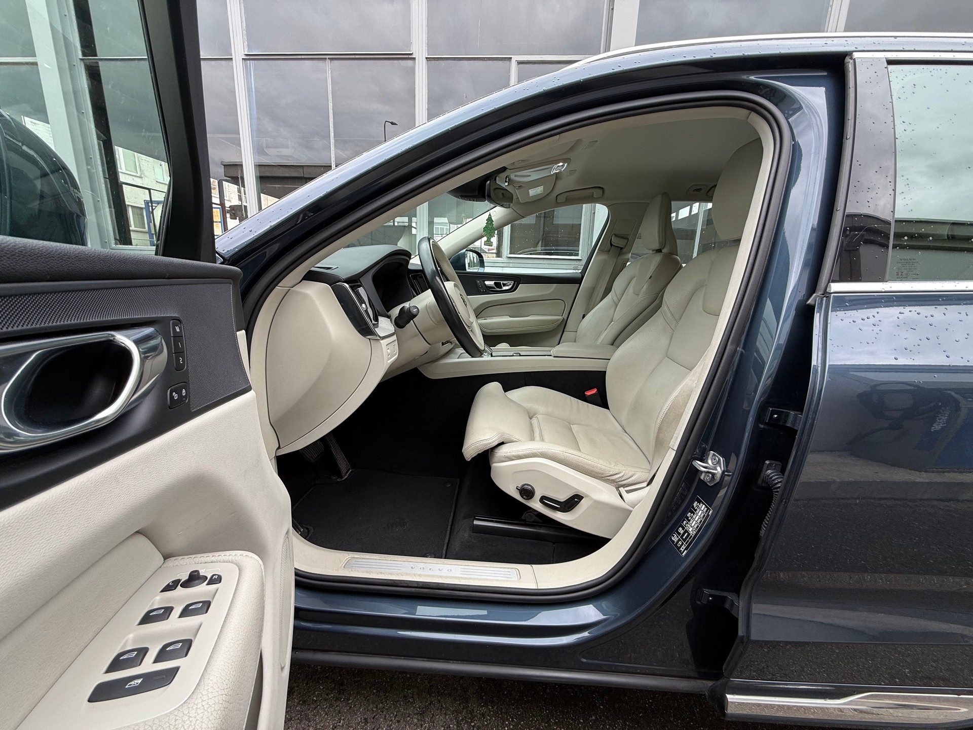 VOLVO XC60 B4 Diesel Mild Hybrid AWD Inscription Geartronic *Frisch ab MFK *Tempomat *Rückfahrkamera *Start/Stop *Lane+Park Assist.-image-6
