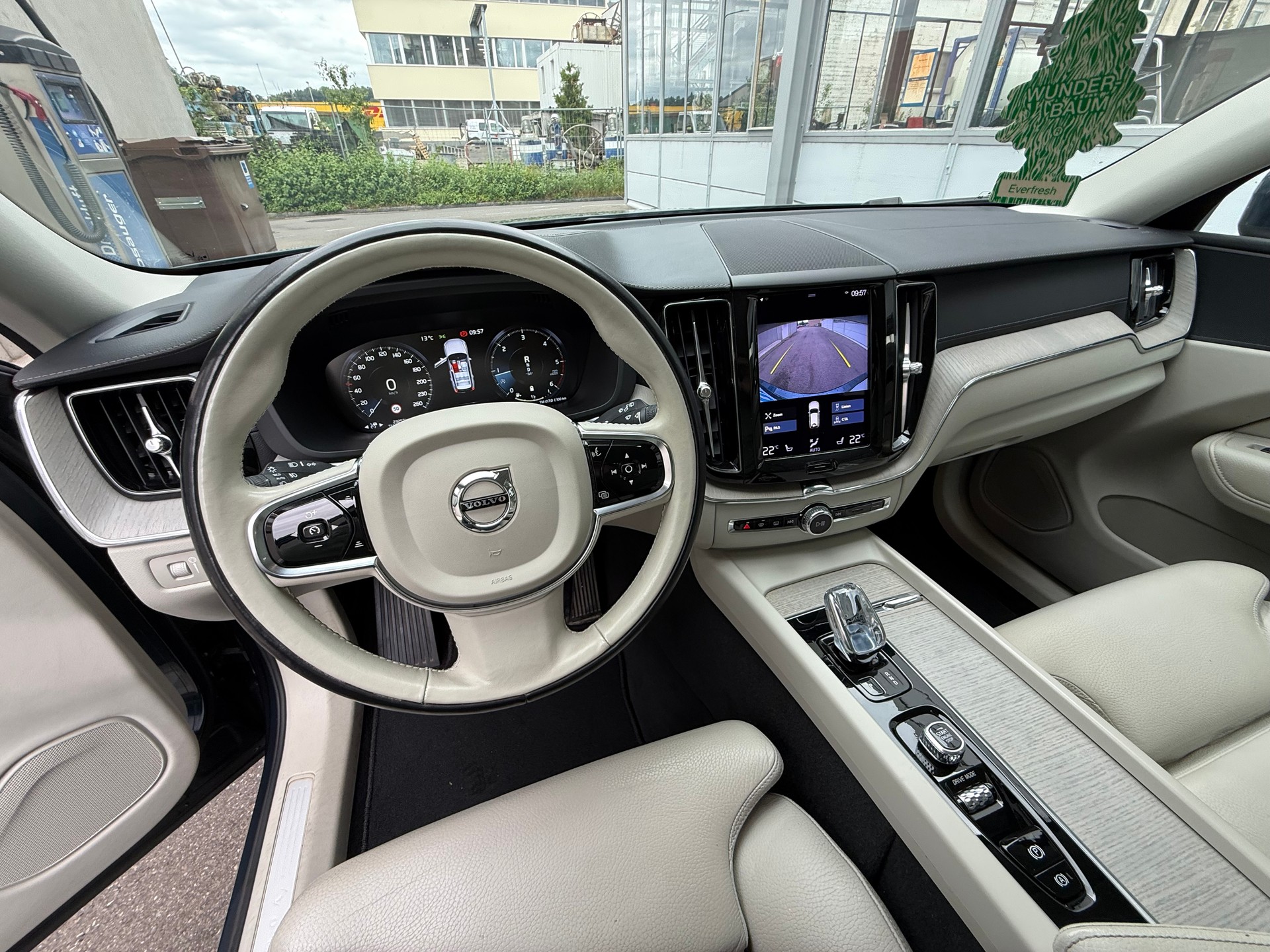 VOLVO XC60 B4 Diesel Mild Hybrid AWD Inscription Geartronic *Frisch ab MFK *Tempomat *Rückfahrkamera *Start/Stop *Lane+Park Assist.-image-9