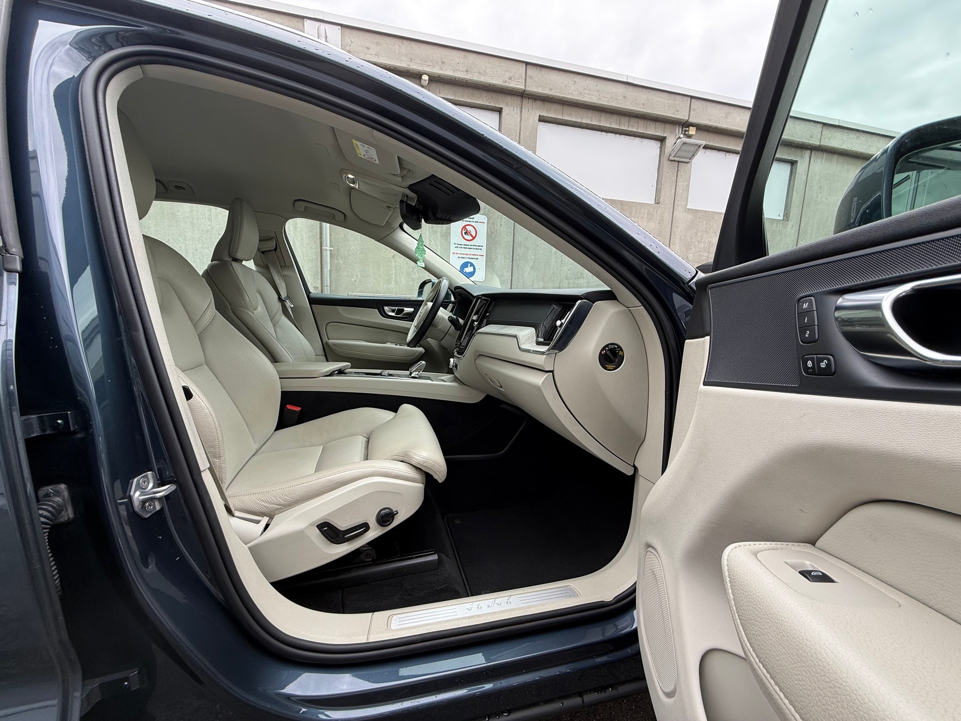 VOLVO XC60 B4 Diesel Mild Hybrid AWD Inscription Geartronic *Frisch ab MFK *Tempomat *Rückfahrkamera *Start/Stop *Lane+Park Assist.-image-13