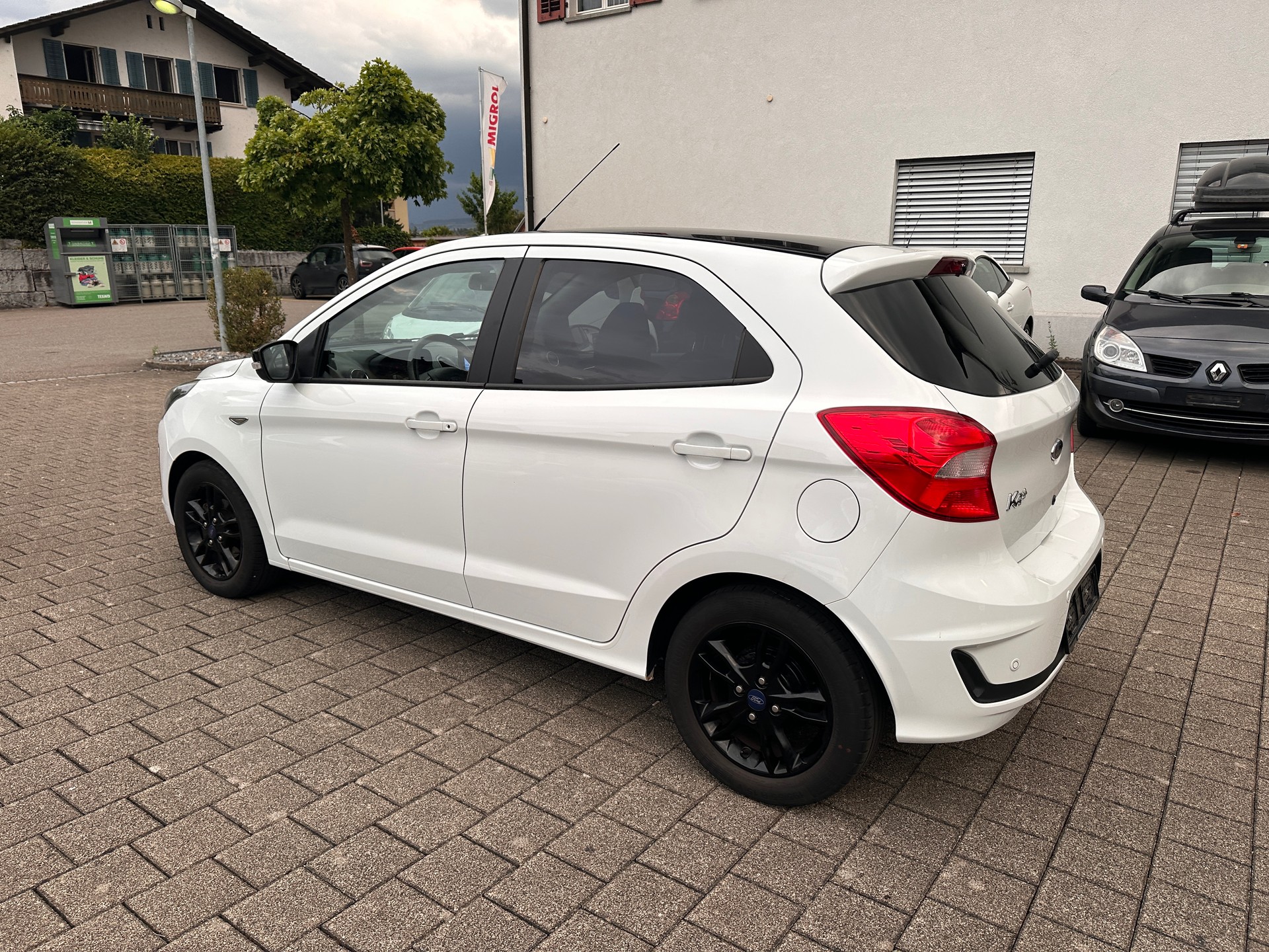 FORD KA+ 1.2 Ti-VCT Black Edition-showroom-element-1