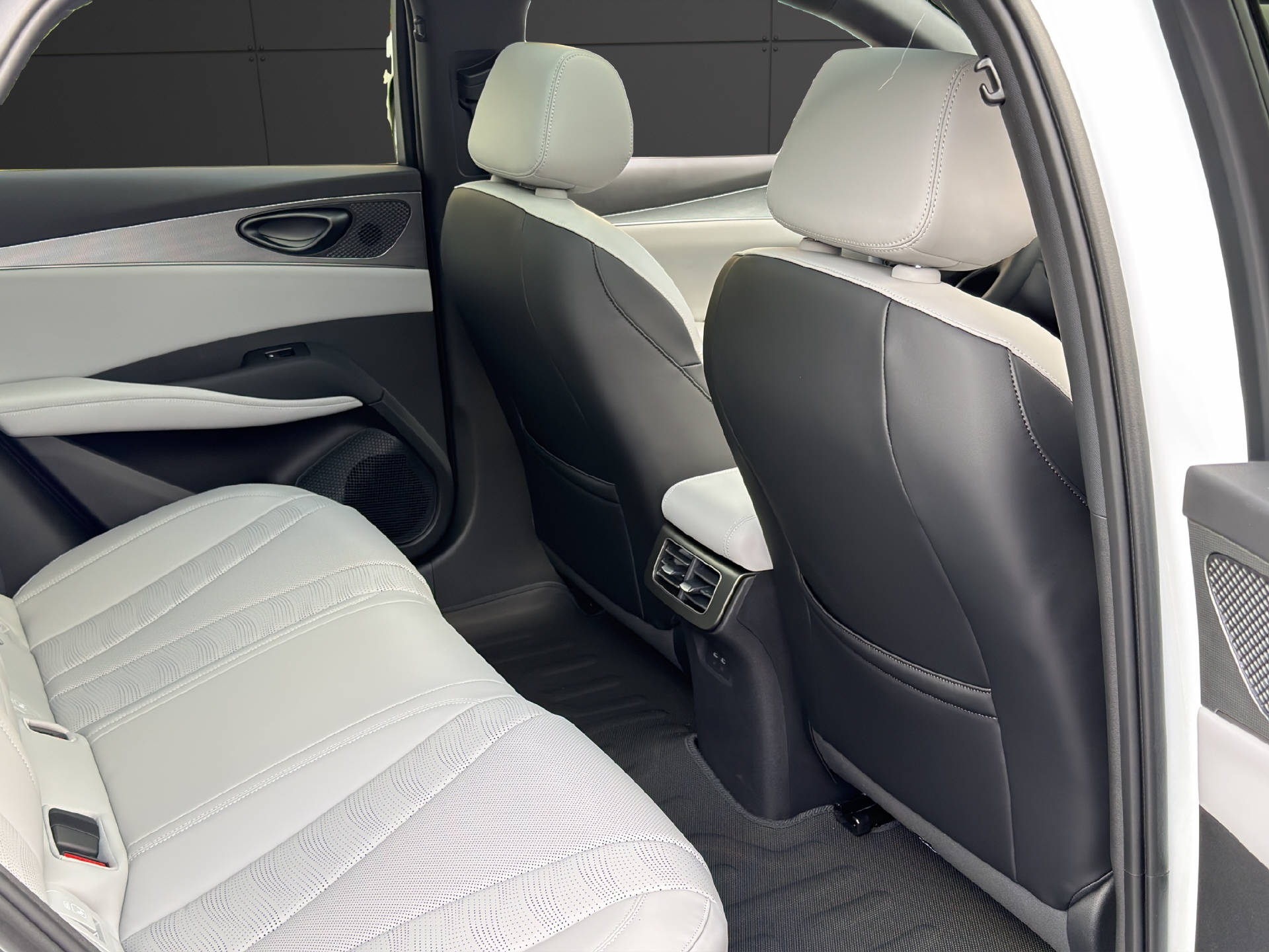 BYD Seal 6 DM-i Touring Comfort-image-11