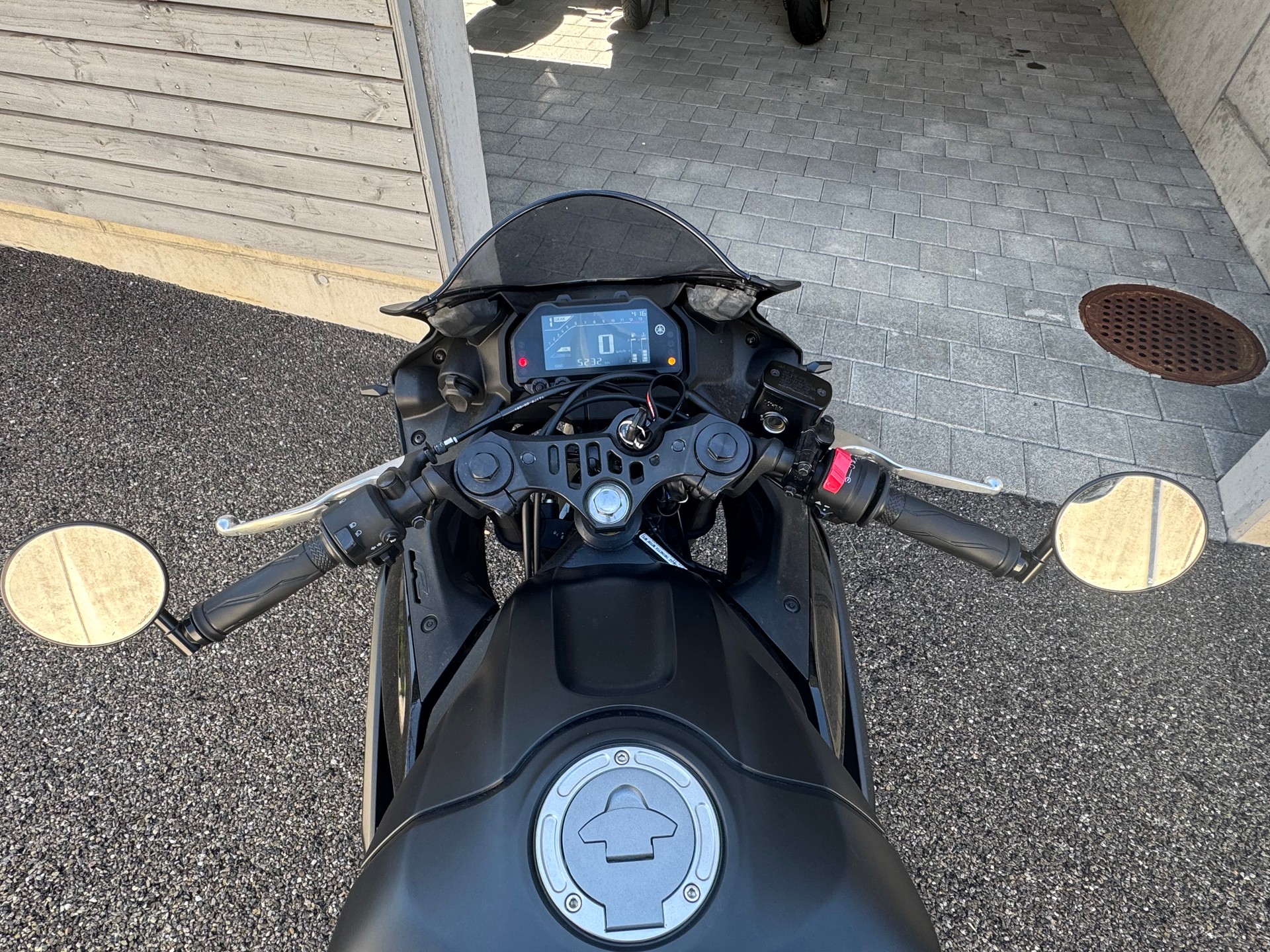 YAMAHA YZF-R3-image-6