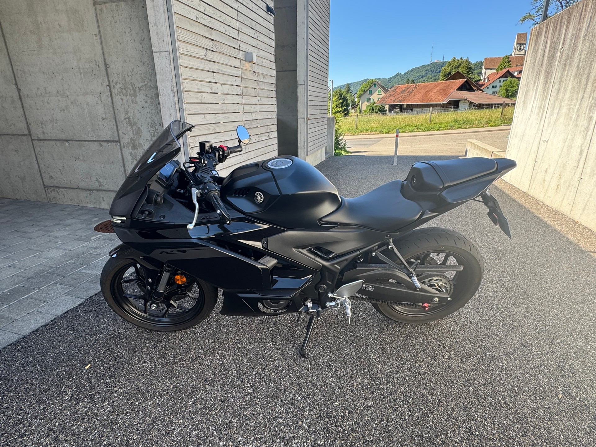 YAMAHA YZF-R3-image-4