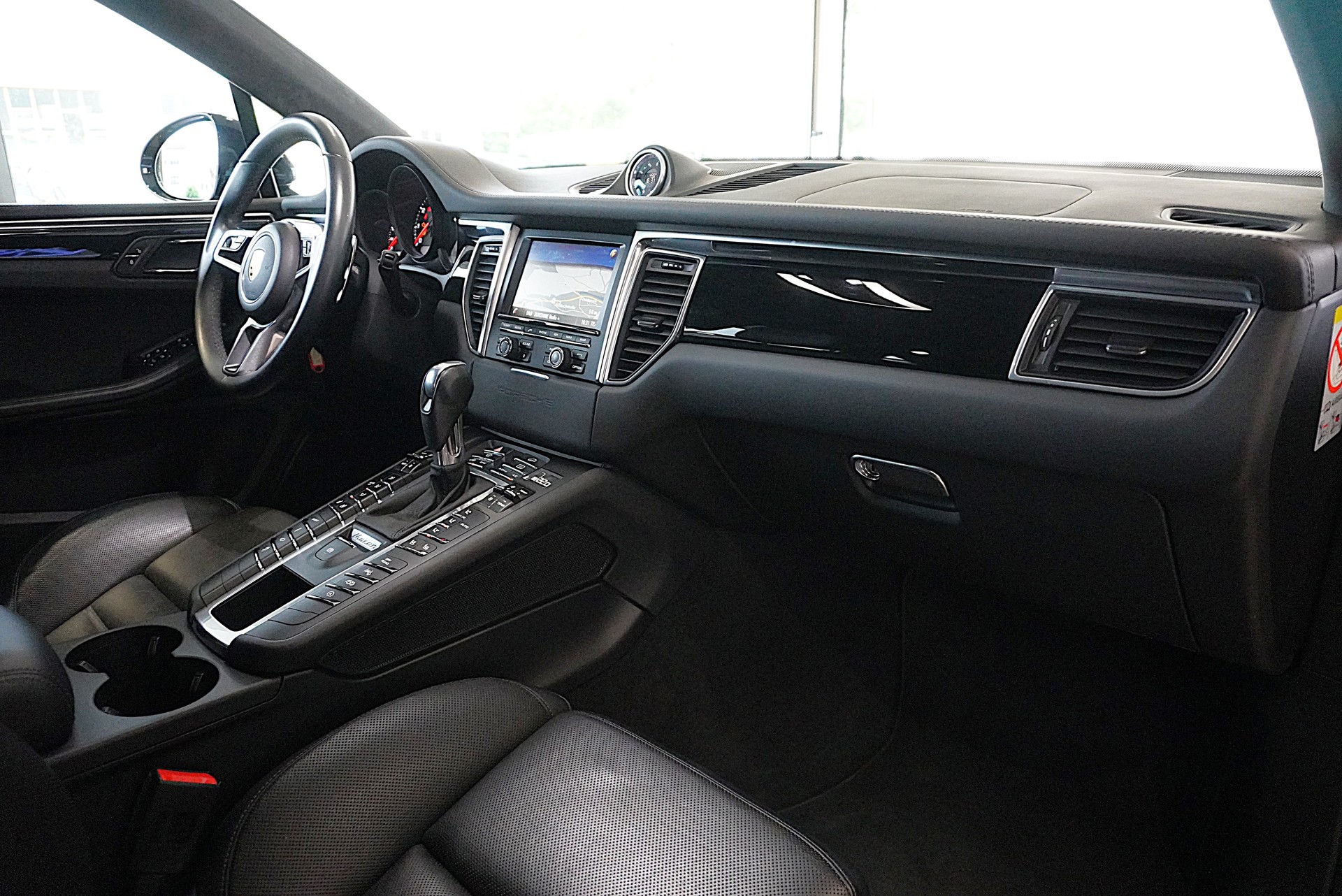 PORSCHE Macan Turbo PDK-image-8