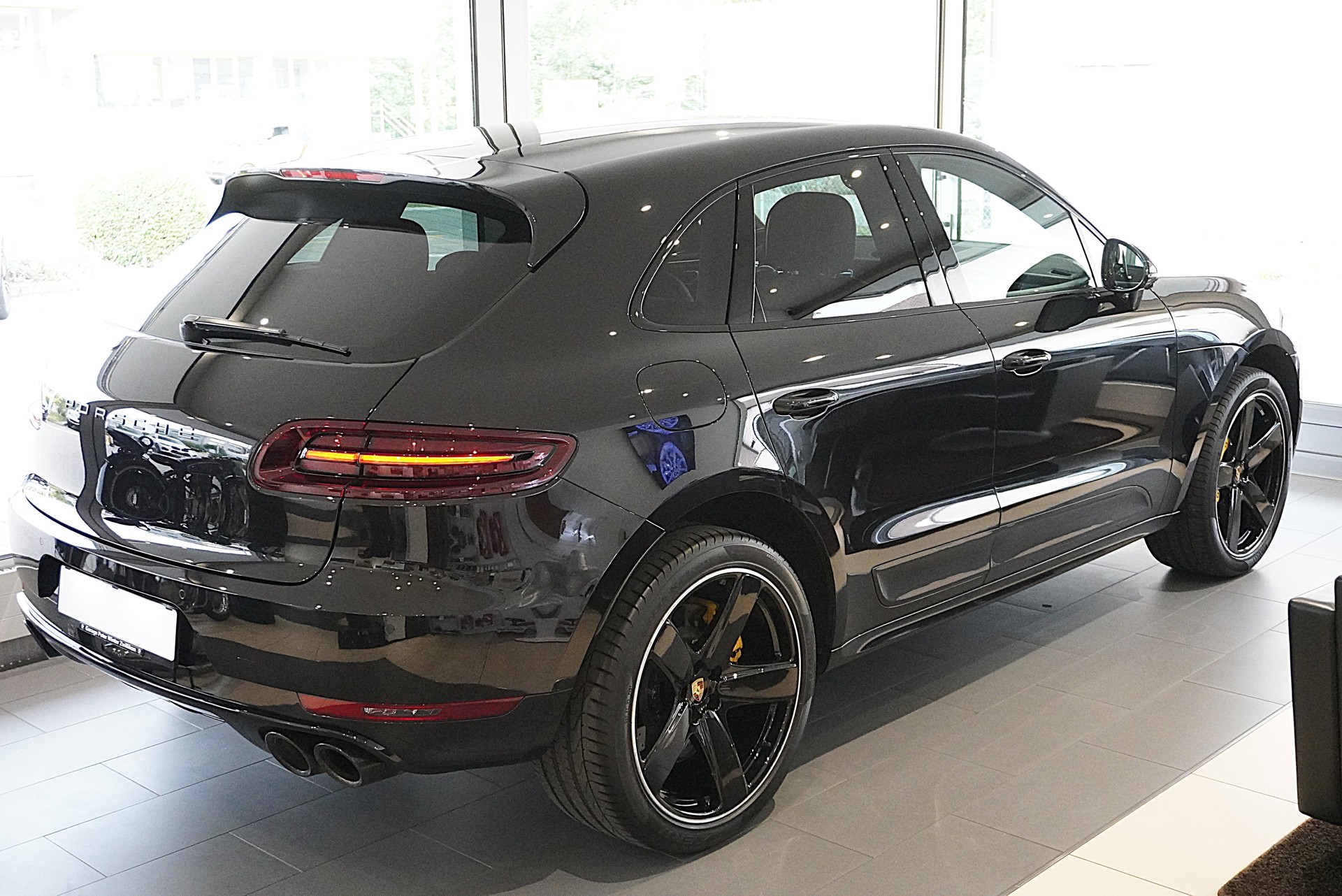PORSCHE Macan Turbo PDK-image-4