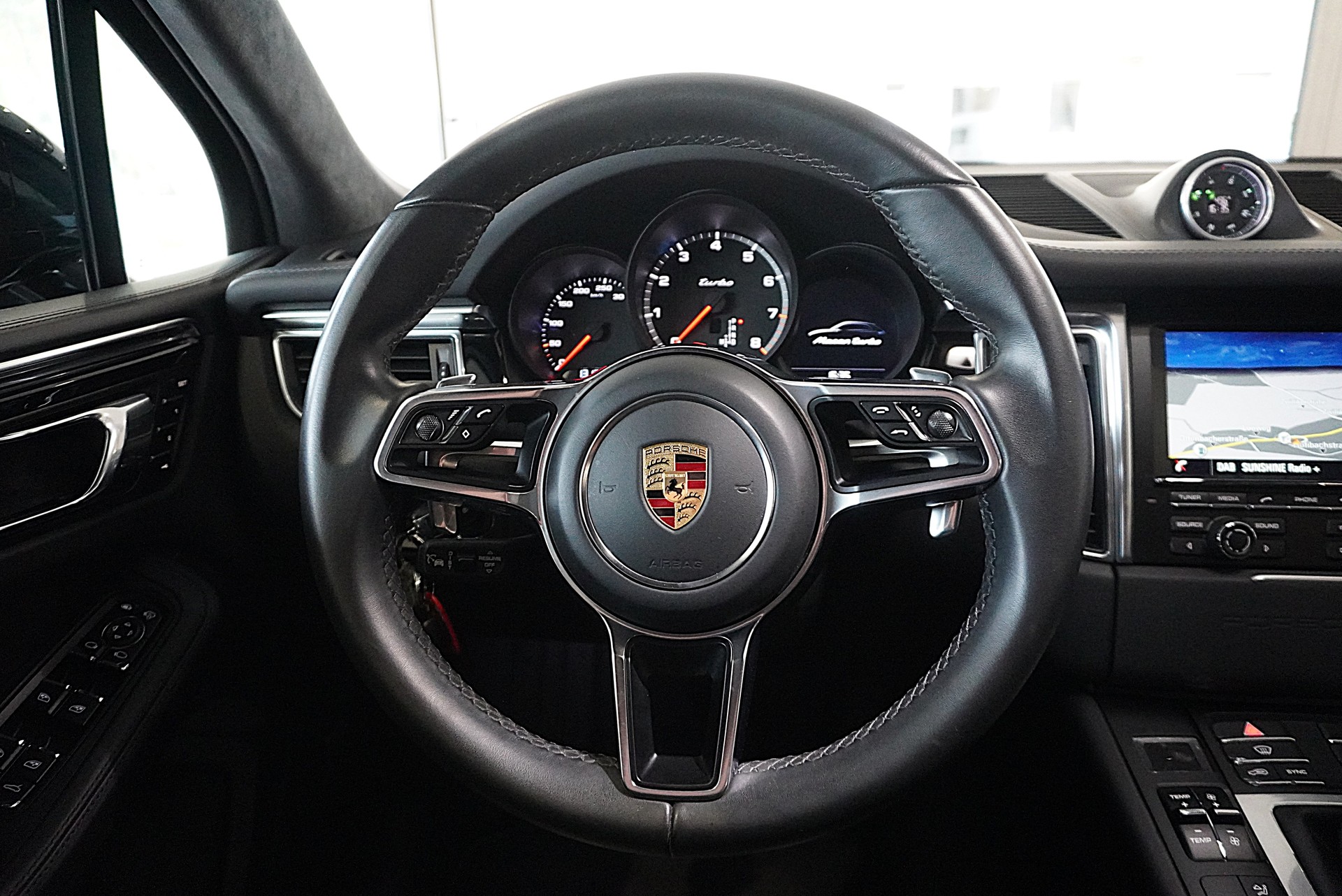 PORSCHE Macan Turbo PDK-image-10