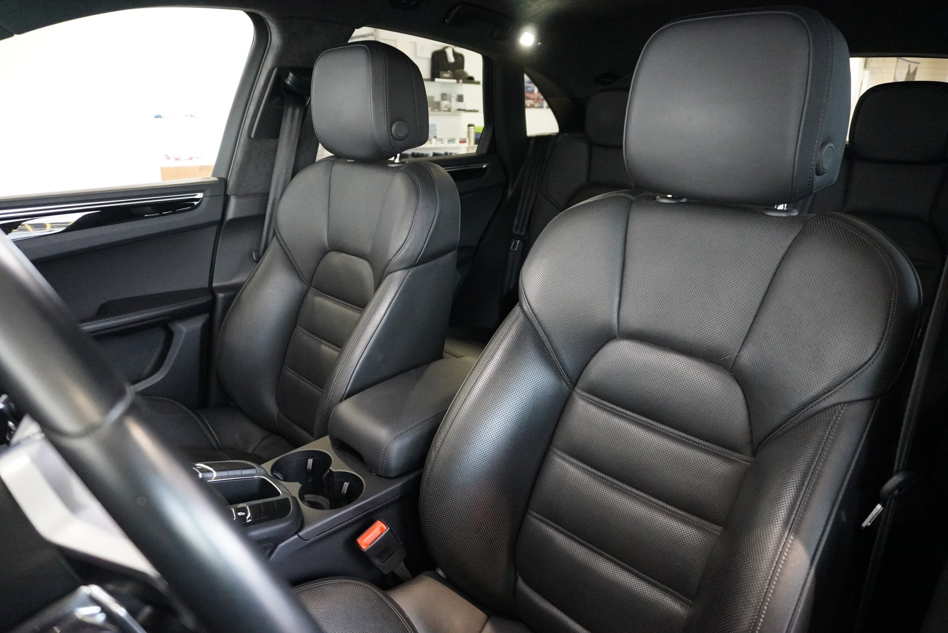 PORSCHE Macan Turbo PDK-image-12