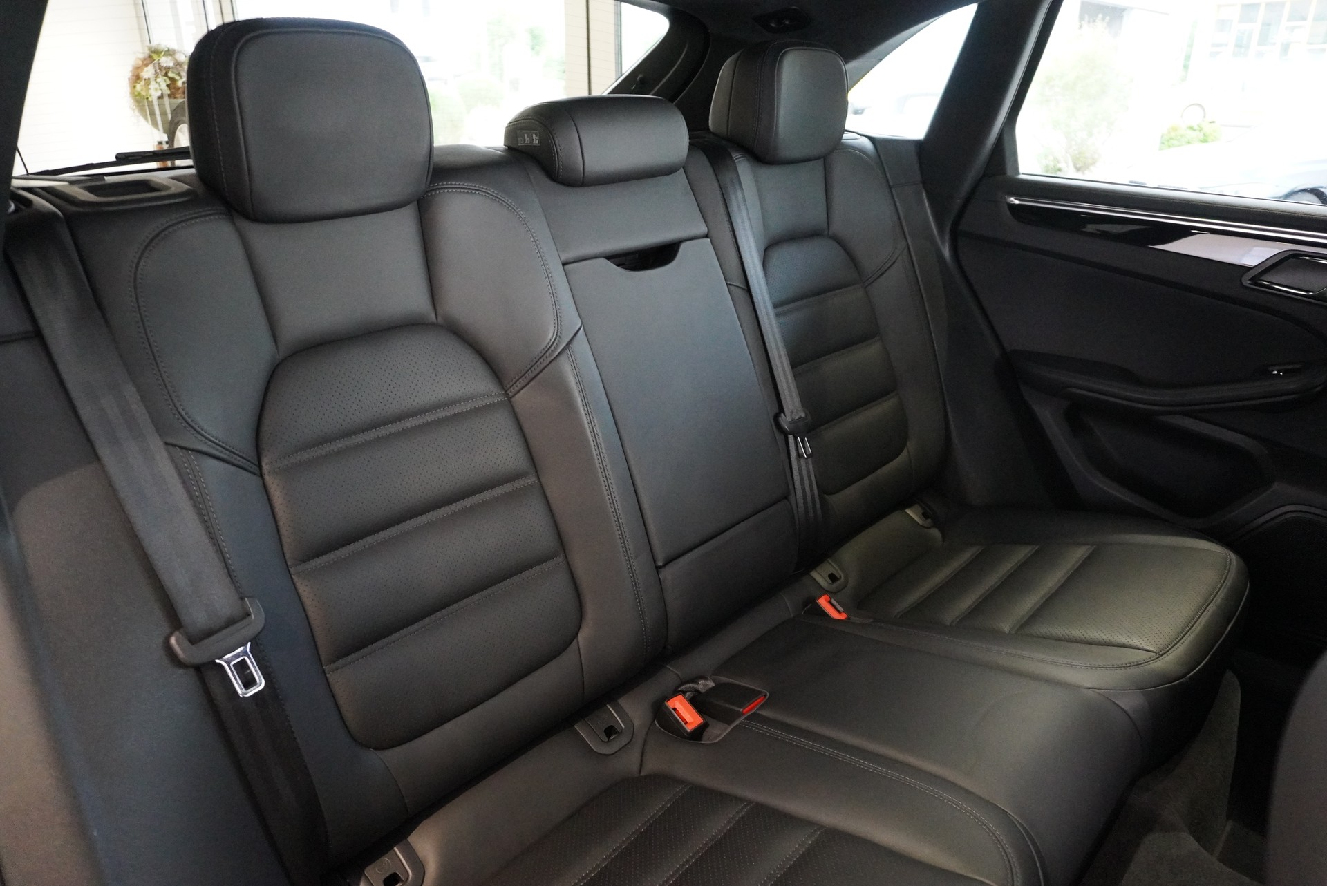 PORSCHE Macan Turbo PDK-image-13
