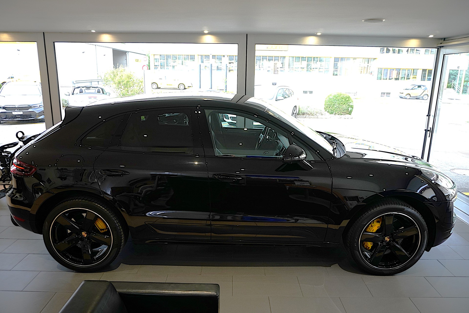 PORSCHE Macan Turbo PDK-showroom-element-3