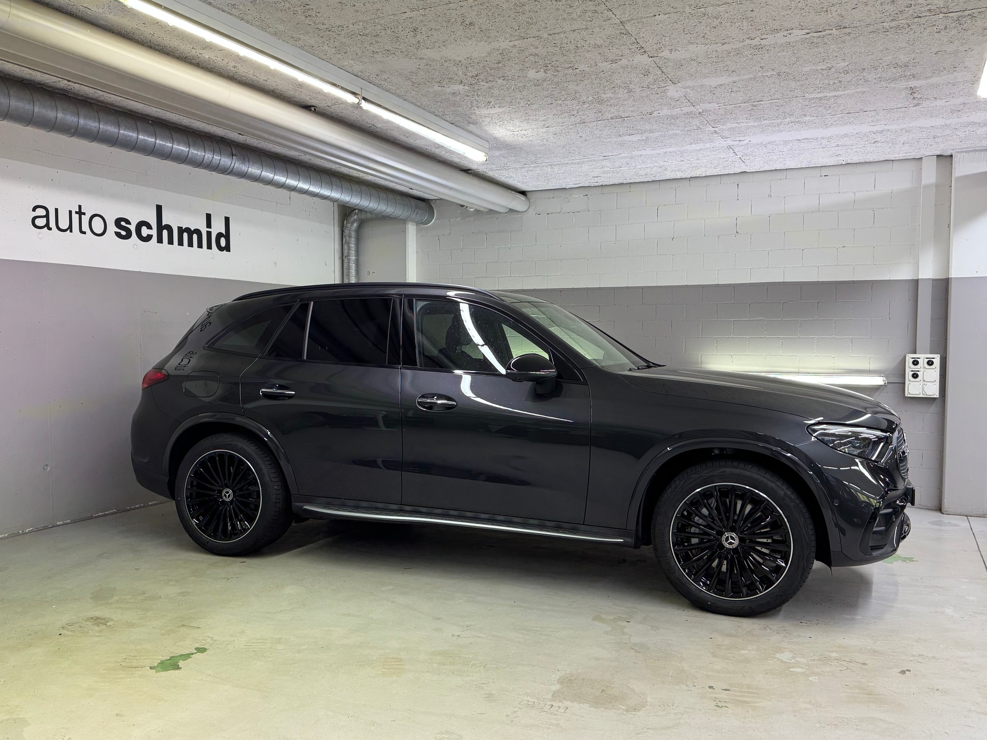 MERCEDES-BENZ GLC 300 4Matic 9G-Tronic-showroom-element-2