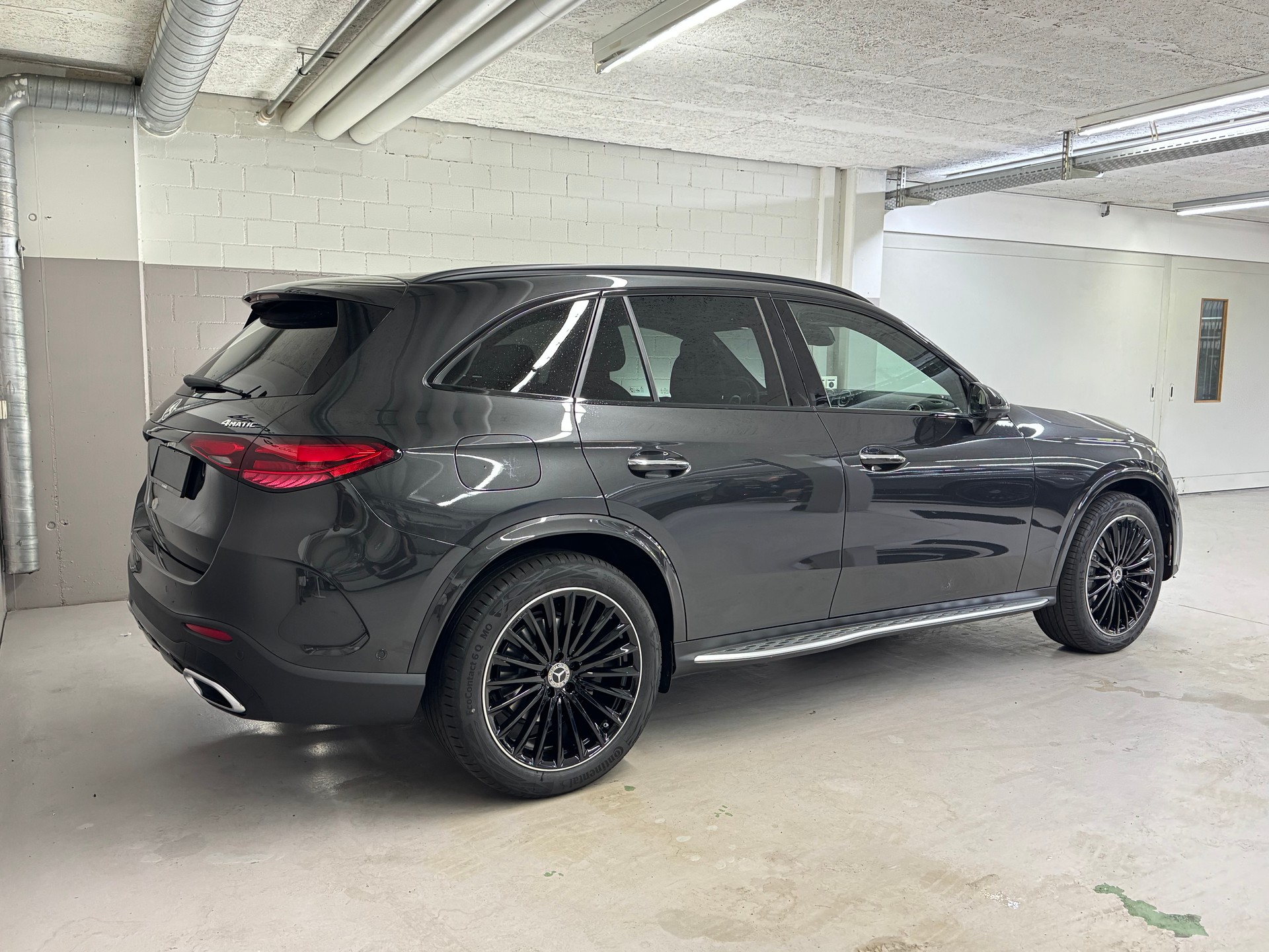 MERCEDES-BENZ GLC 300 4Matic 9G-Tronic-showroom-element-3
