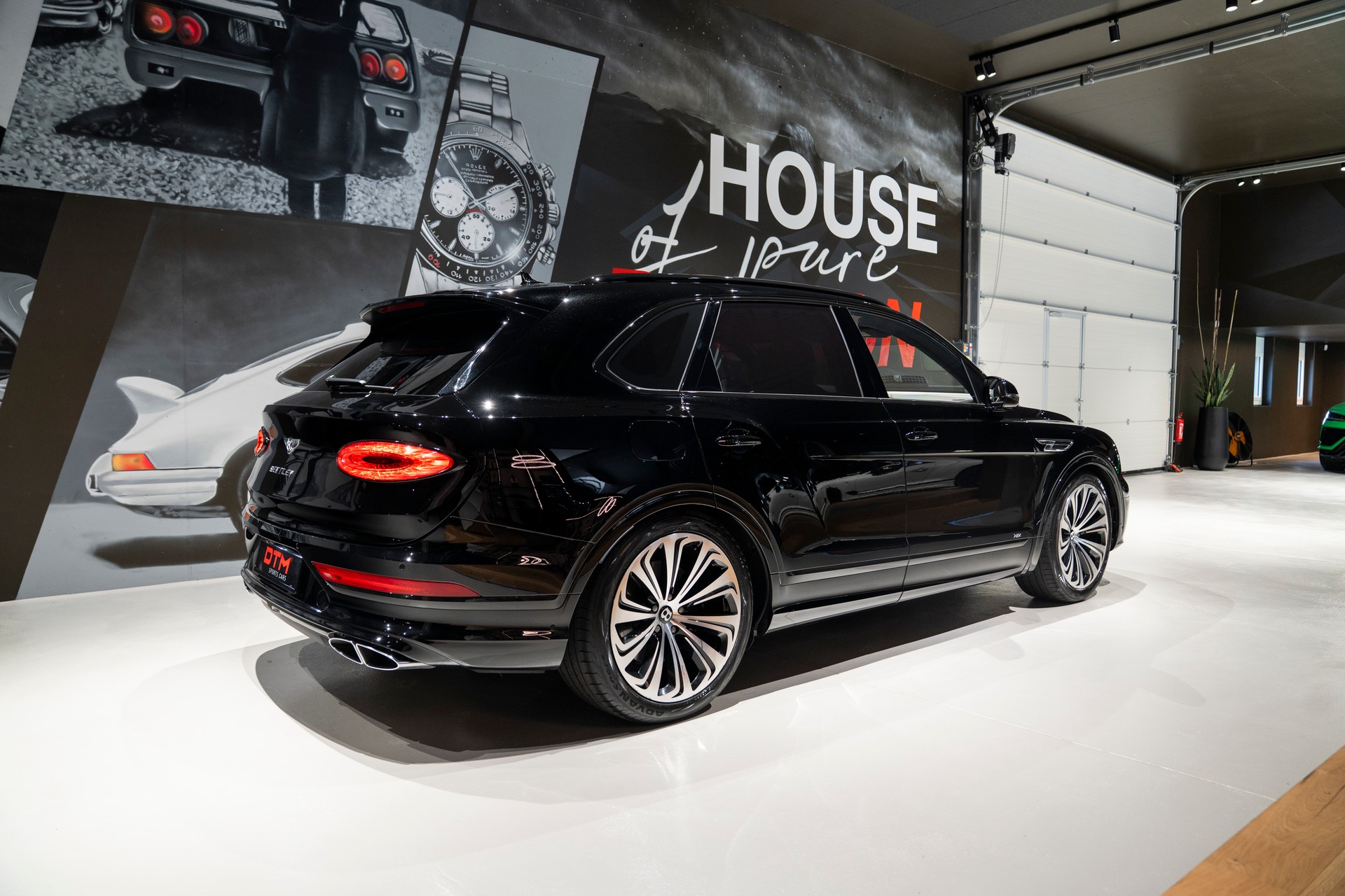 BENTLEY Bentayga V8 First Edition-showroom-element-3