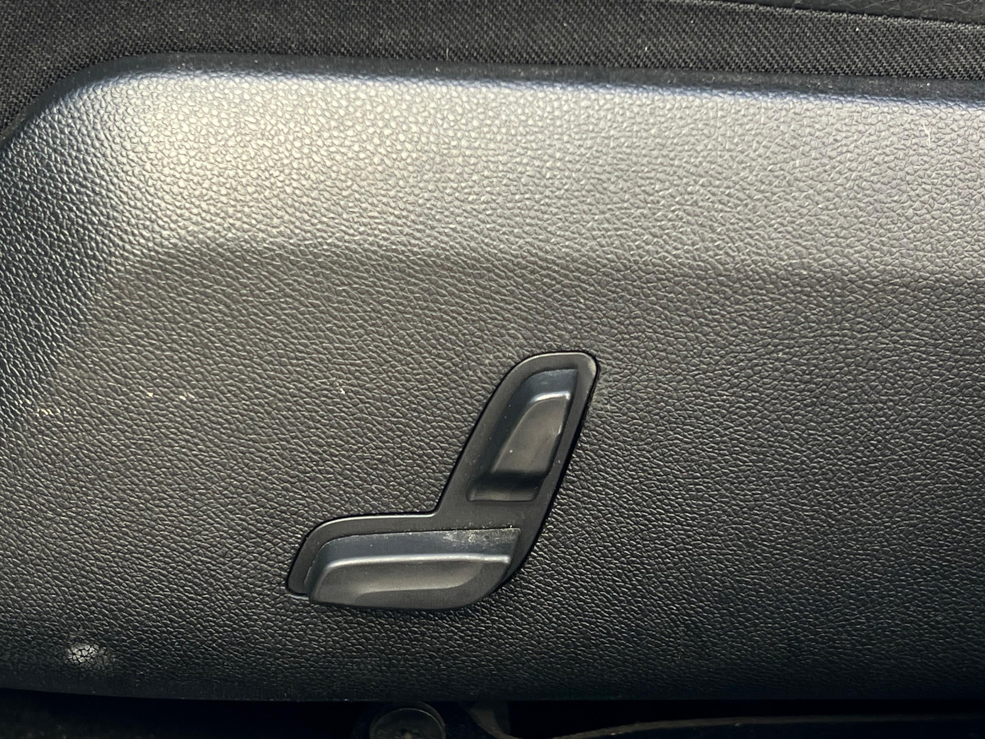 MERCEDES-BENZ E 250 CDI Elégance 4Matic 7G-Tronic / 7 PLÄTZE/ AB MFK-showroom-element-3