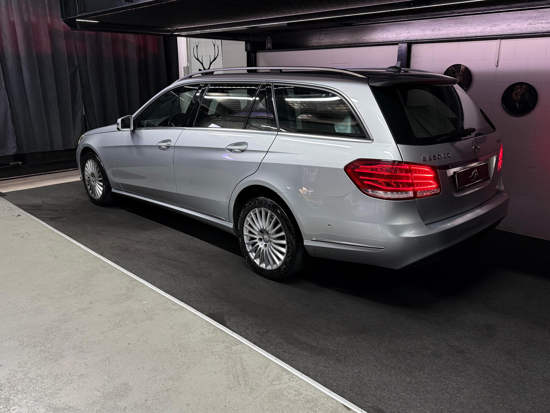 MERCEDES-BENZ E 250 CDI Elégance 4Matic 7G-Tronic / 7 PLÄTZE/ AB MFK-image-2