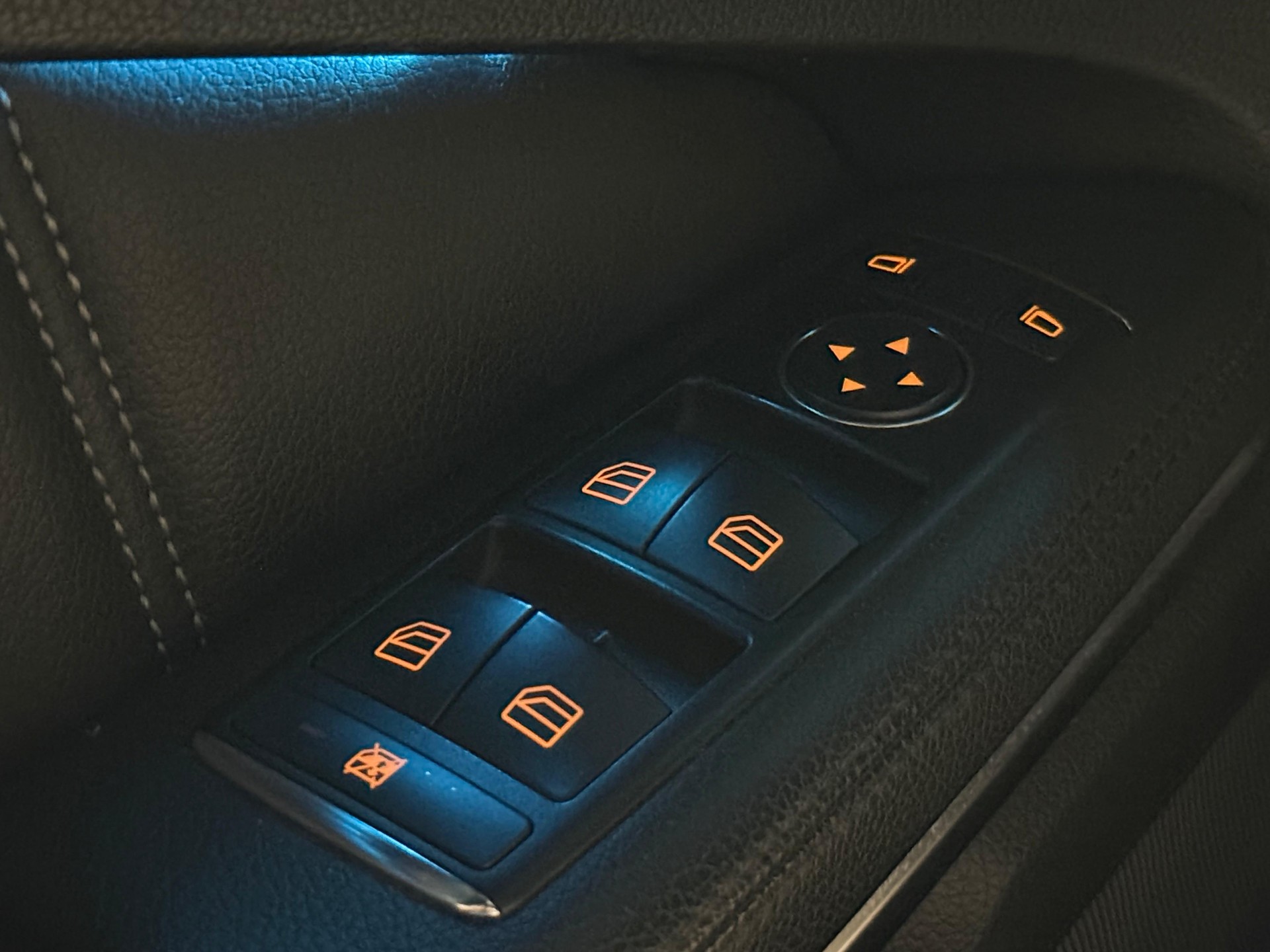 MERCEDES-BENZ E 250 CDI Elégance 4Matic 7G-Tronic / 7 PLÄTZE/ AB MFK-image-16