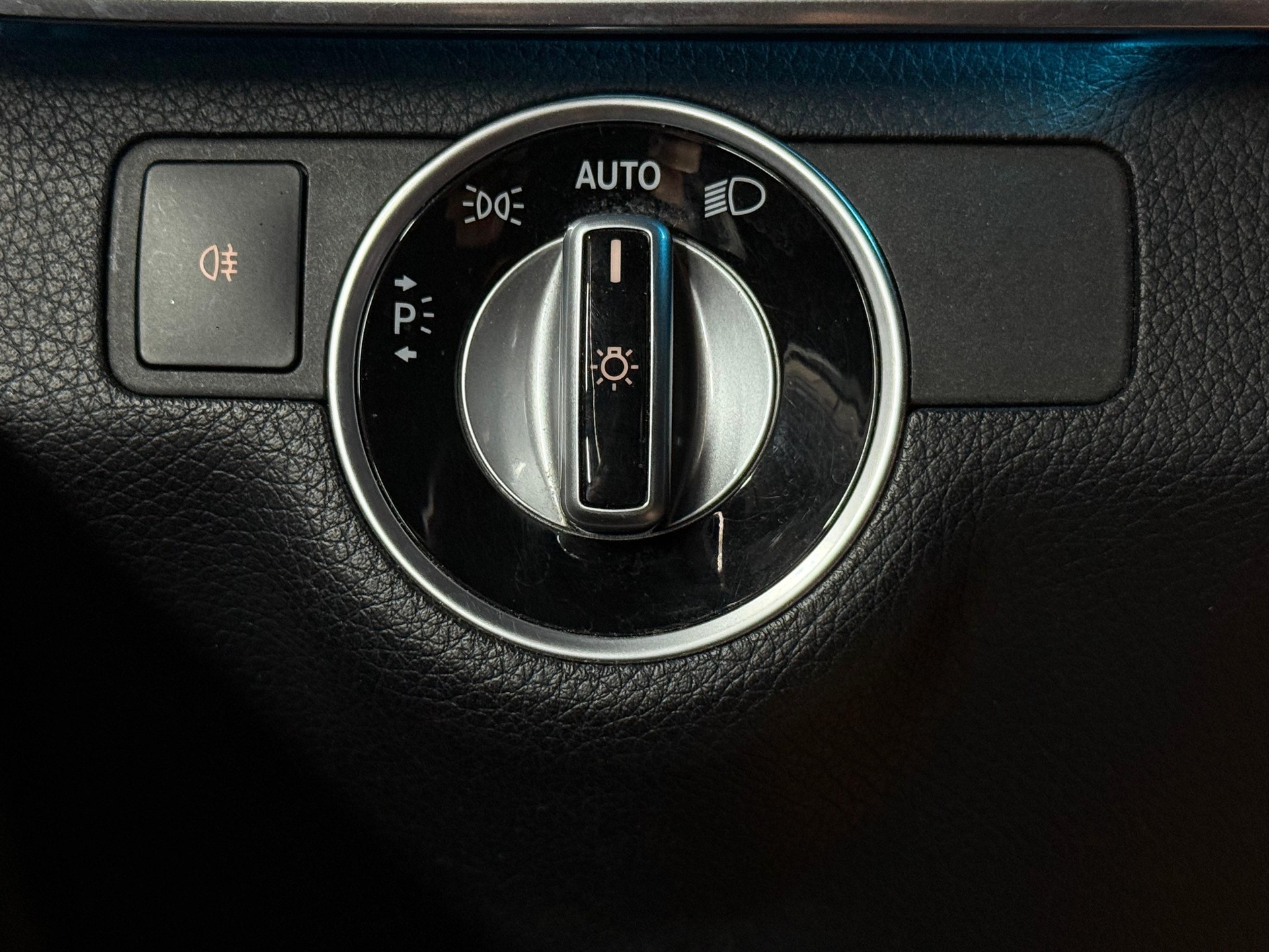 MERCEDES-BENZ E 250 CDI Elégance 4Matic 7G-Tronic / 7 PLÄTZE/ AB MFK-image-17