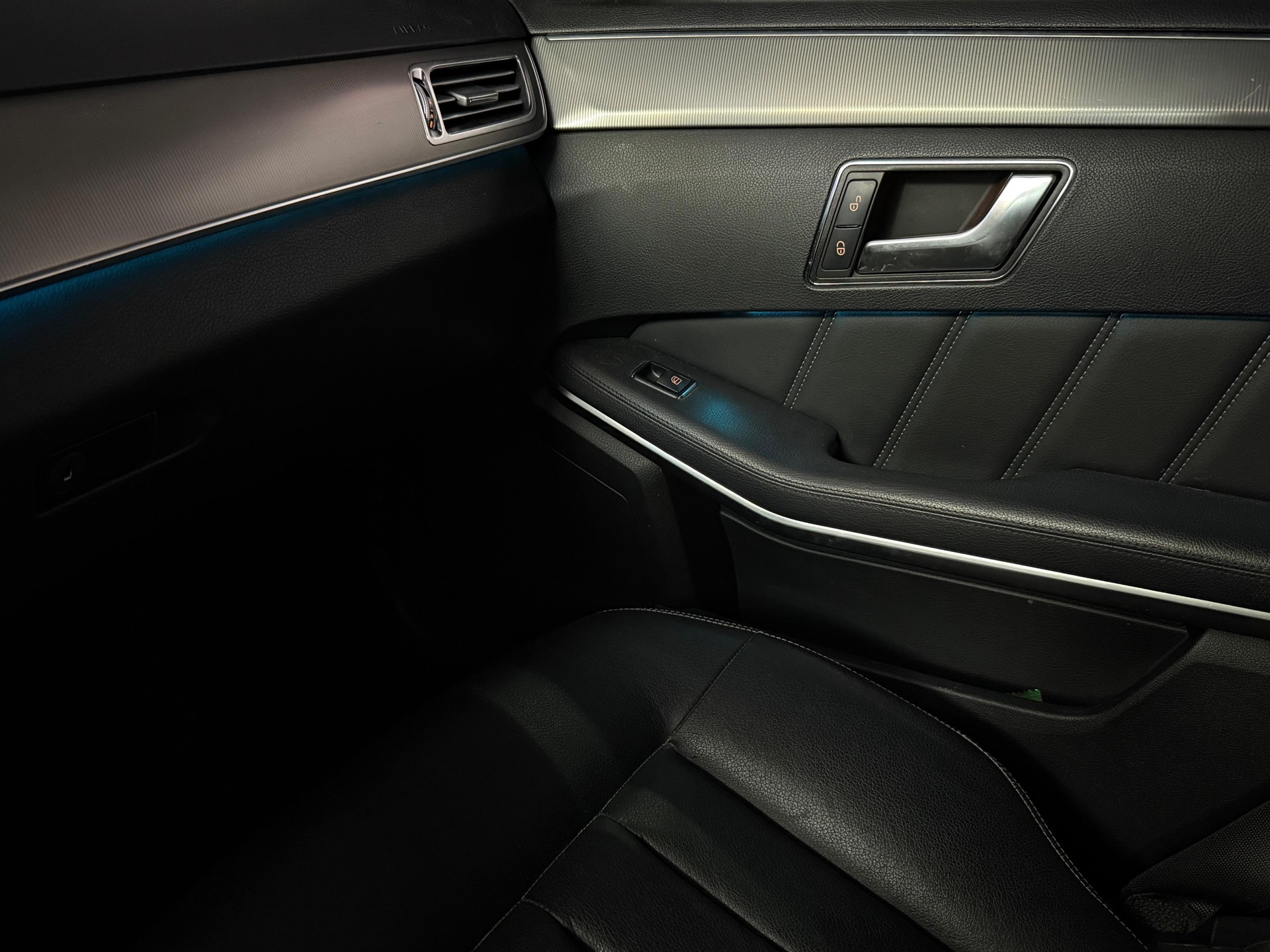 MERCEDES-BENZ E 250 CDI Elégance 4Matic 7G-Tronic / 7 PLÄTZE/ AB MFK-image-13