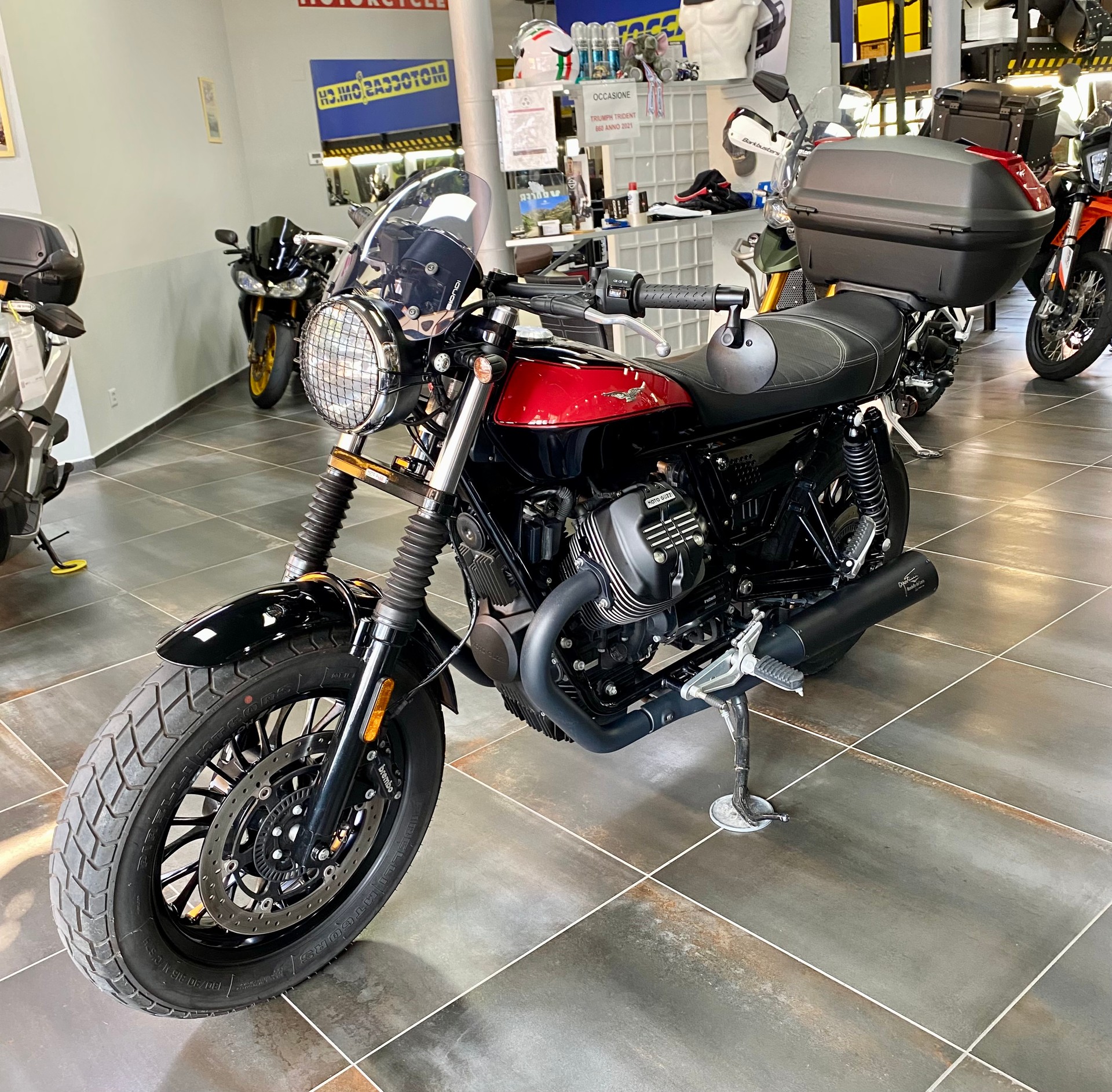 MOTO GUZZI V9 Bobber 850 ABS-image-2