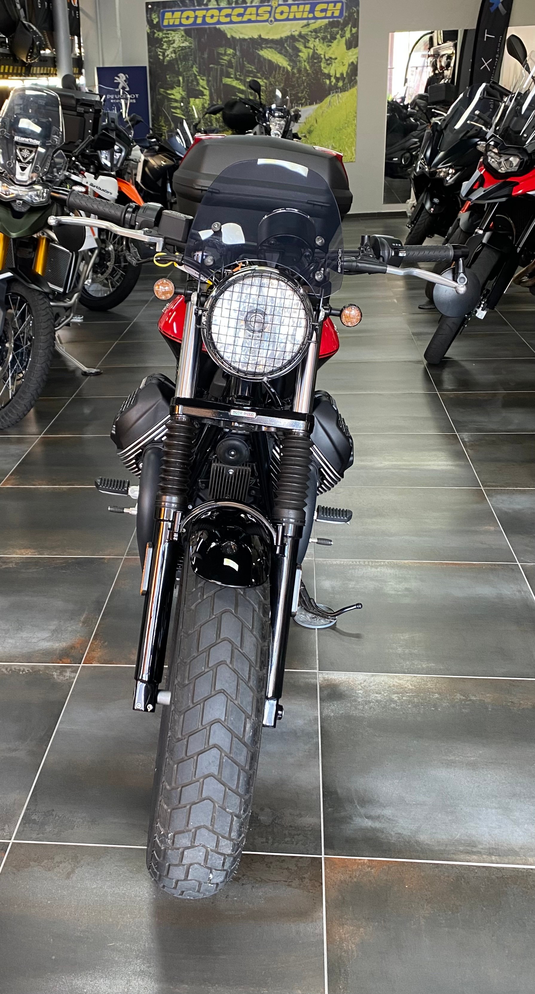 MOTO GUZZI V9 Bobber 850 ABS-image-1