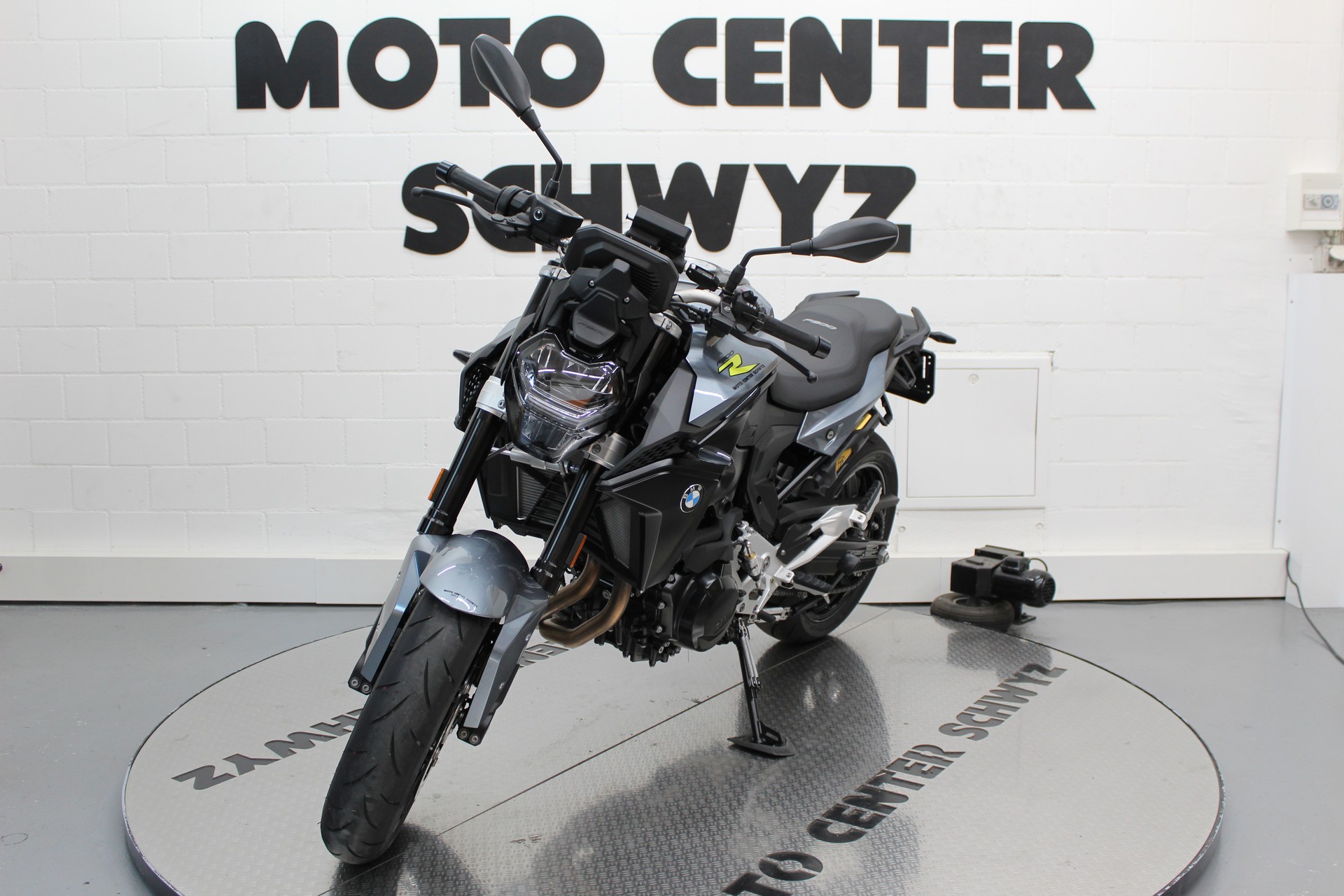 BMW F 900 R-image-2