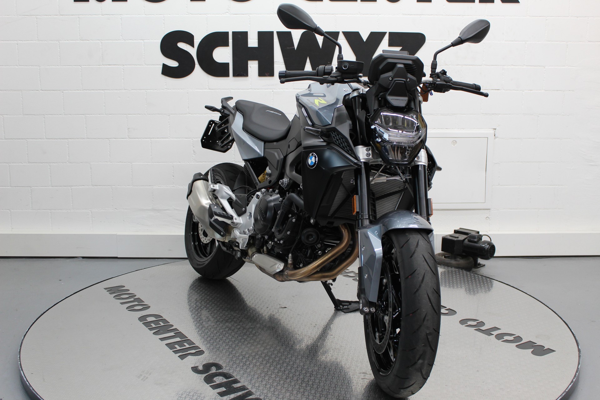 BMW F 900 R-image-1