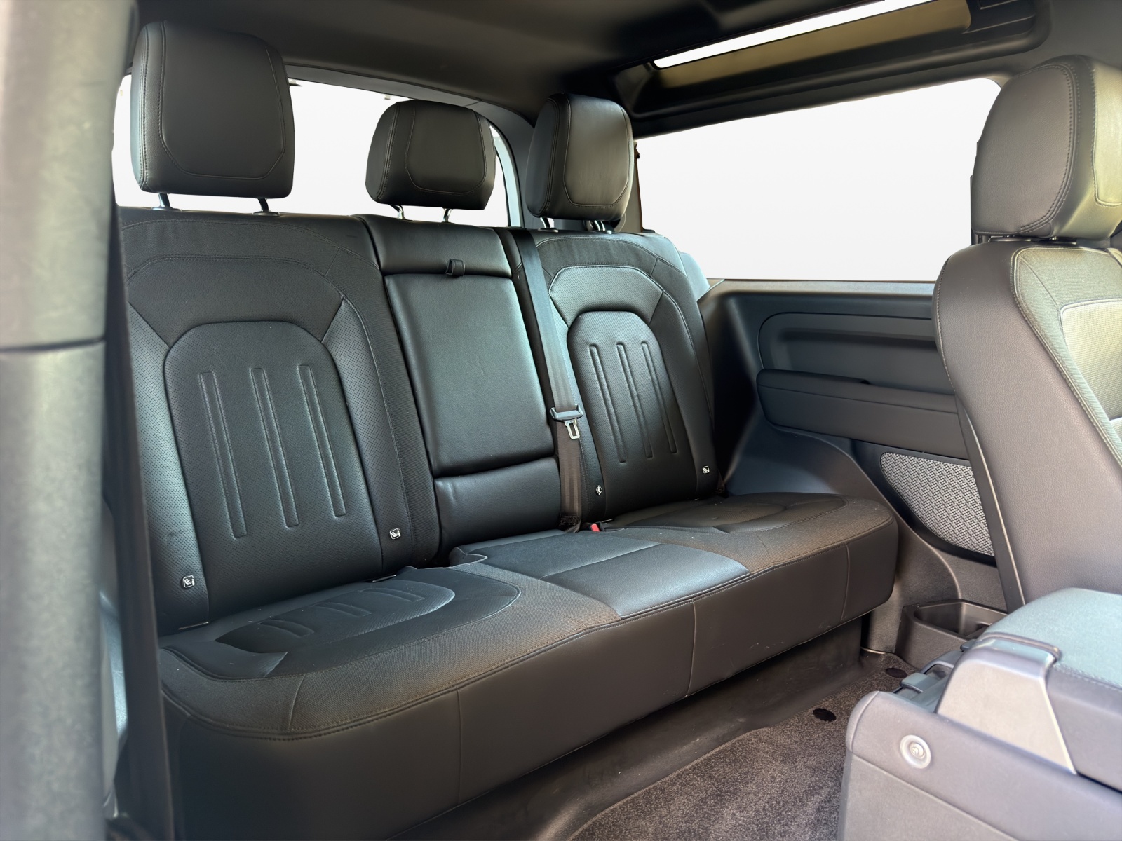 LAND ROVER Defender 90 3.0D I6 200 S AT8-image-15