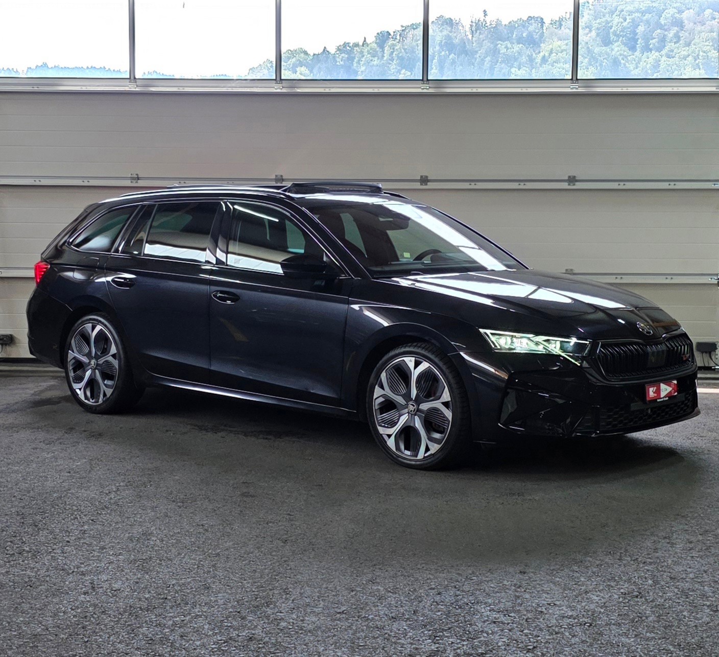 SKODA Octavia Combi 2.0 TSI DSG RS-image-6