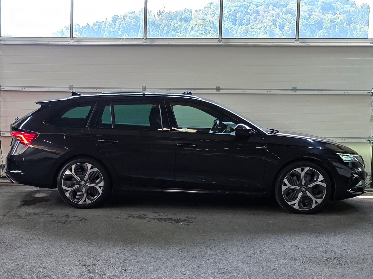 SKODA Octavia Combi 2.0 TSI DSG RS-image-5