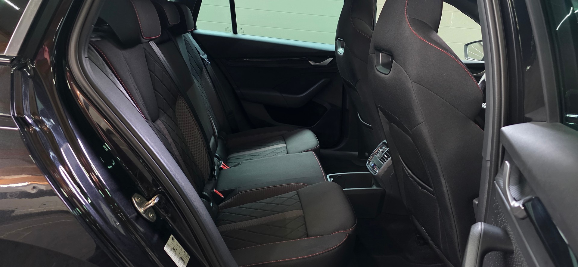 SKODA Octavia Combi 2.0 TSI DSG RS-image-28