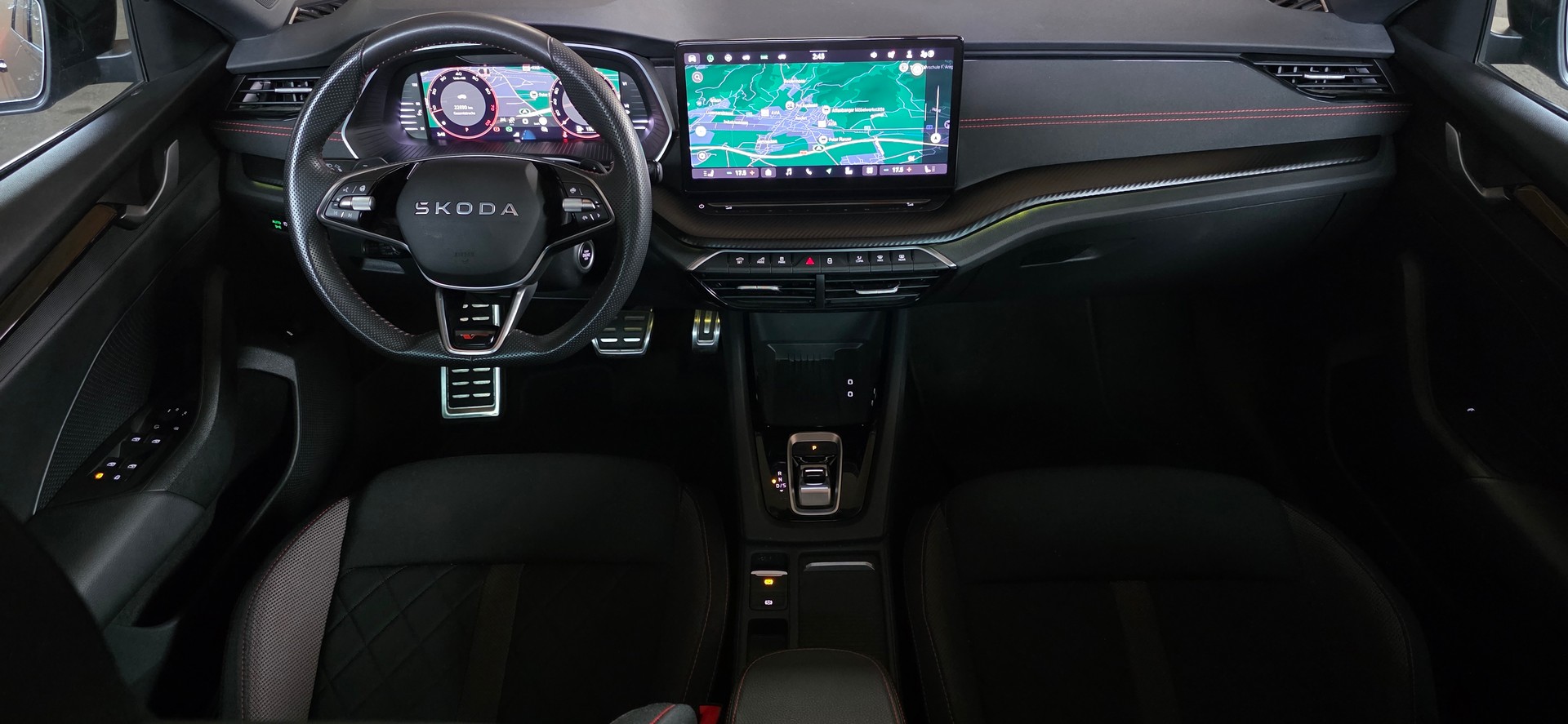SKODA Octavia Combi 2.0 TSI DSG RS-image-11
