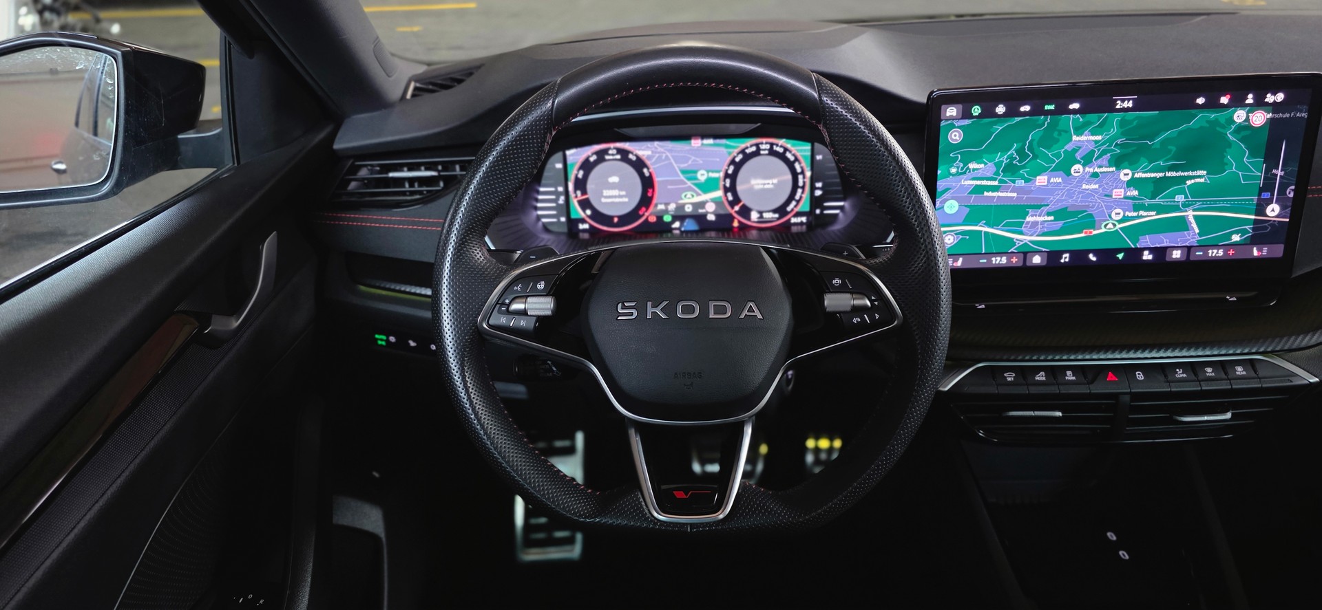 SKODA Octavia Combi 2.0 TSI DSG RS-image-12