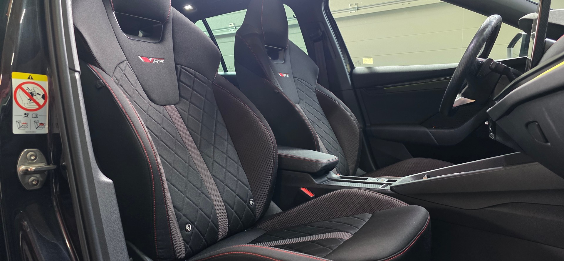 SKODA Octavia Combi 2.0 TSI DSG RS-image-27