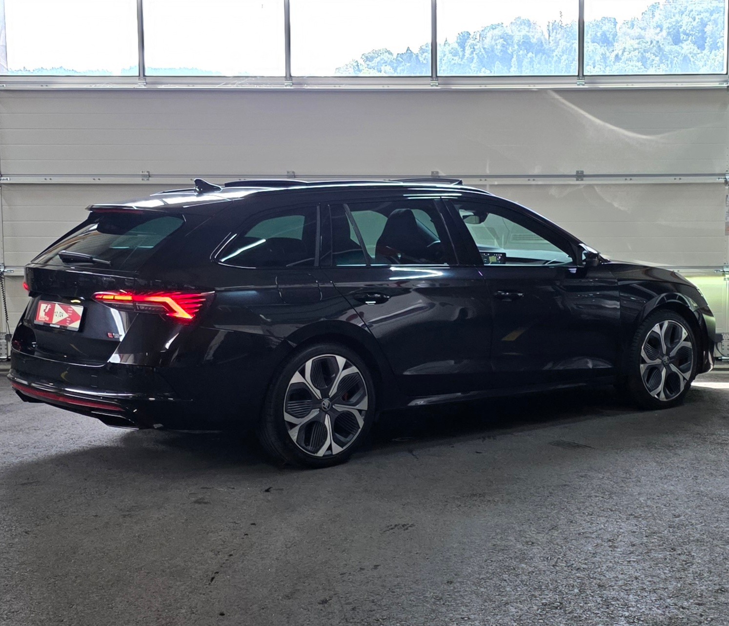 SKODA Octavia Combi 2.0 TSI DSG RS-image-4