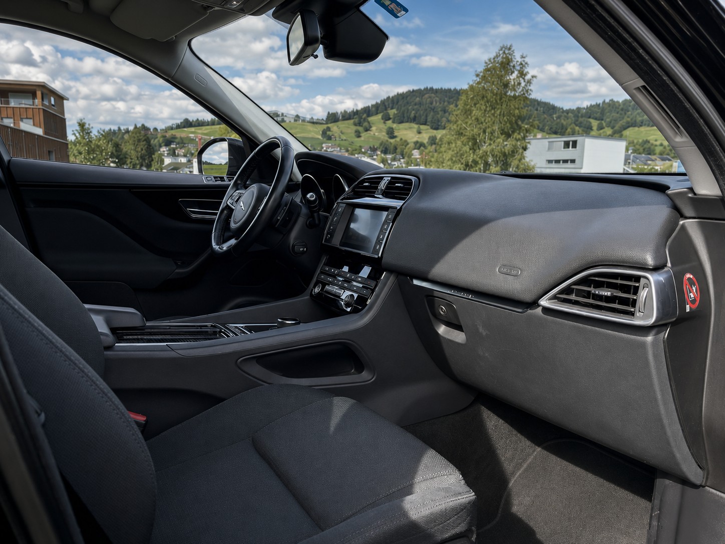 JAGUAR F-Pace 2.0d Pure AWD Automatik-image-4