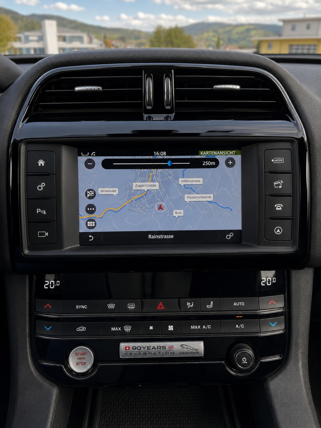 JAGUAR F-Pace 2.0d Pure AWD Automatik-image-7