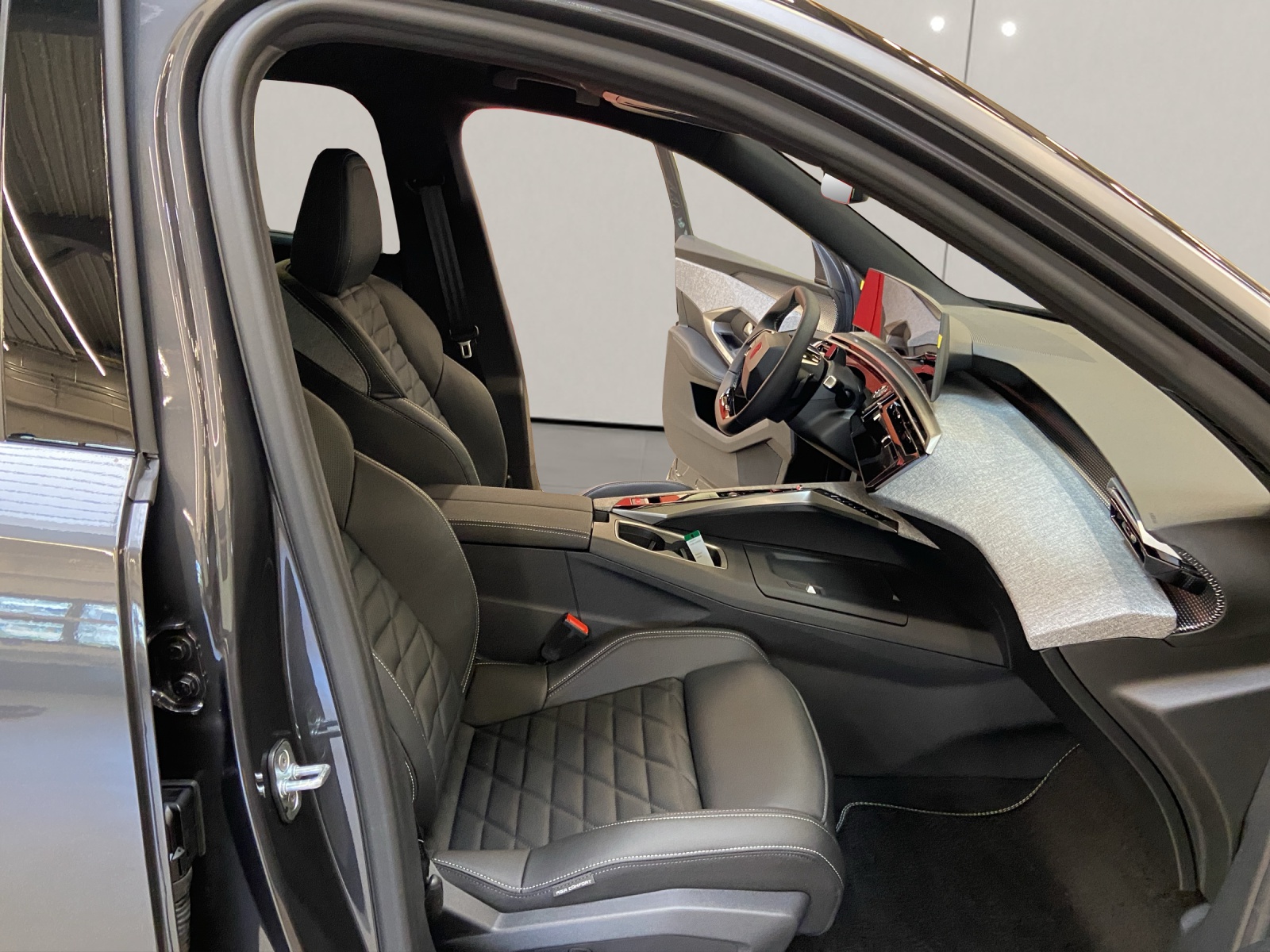 PEUGEOT 5008 1.6 PHEV 225 GT Exclusive-image-12