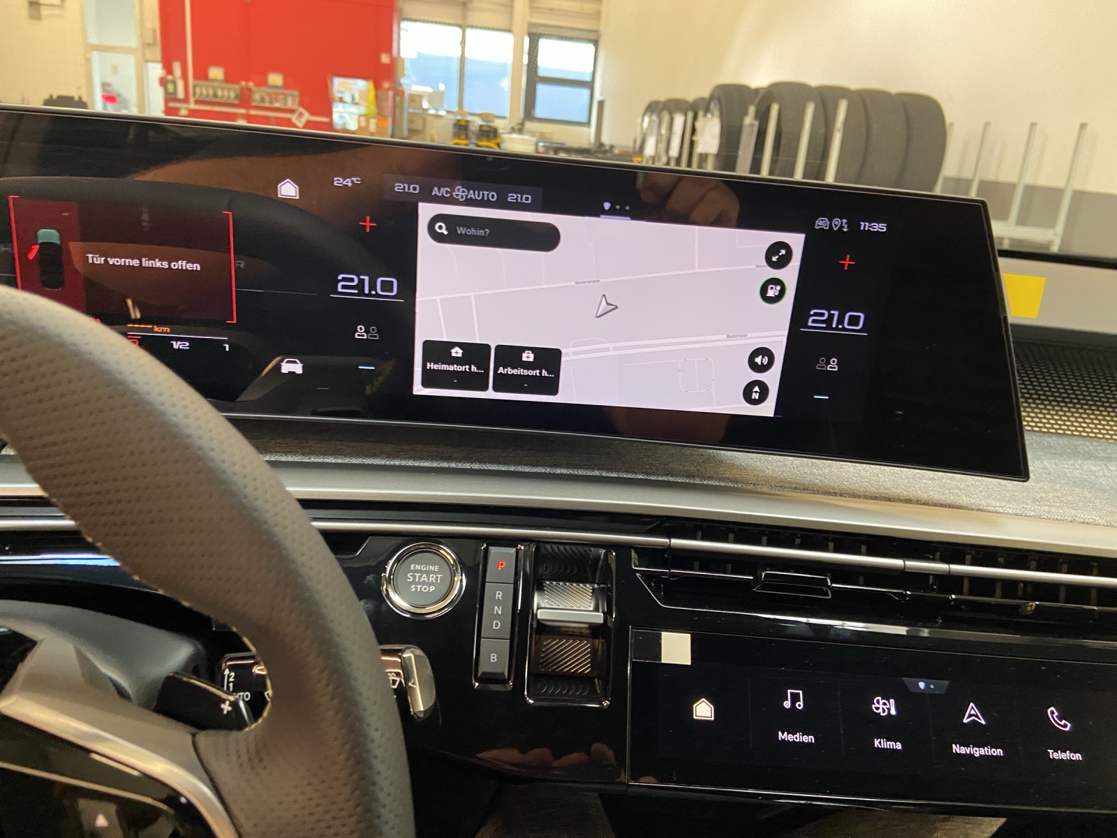 PEUGEOT 5008 1.6 PHEV 225 GT Exclusive-image-7