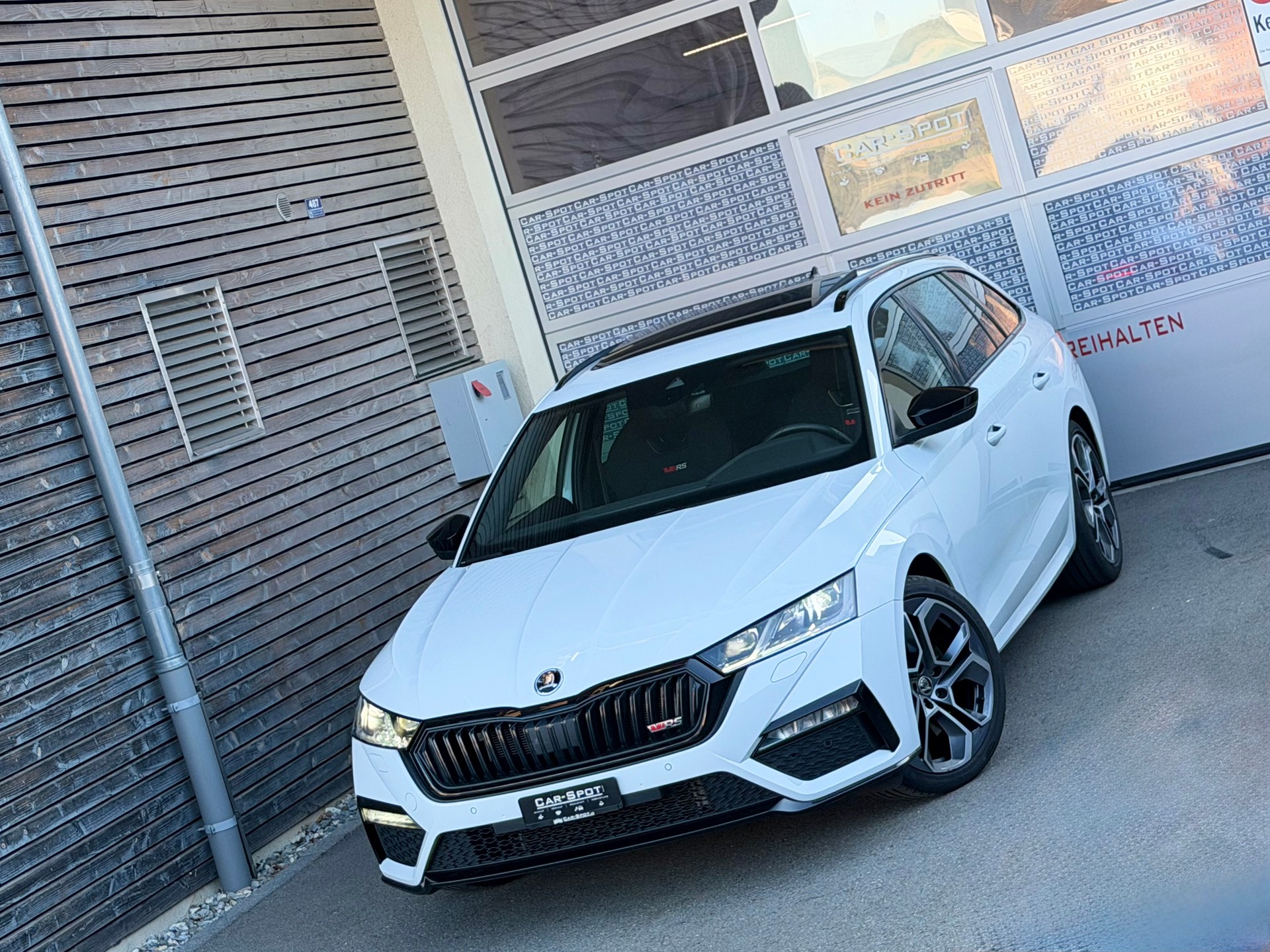 SKODA Octavia Combi 2.0 TSI DSG RS