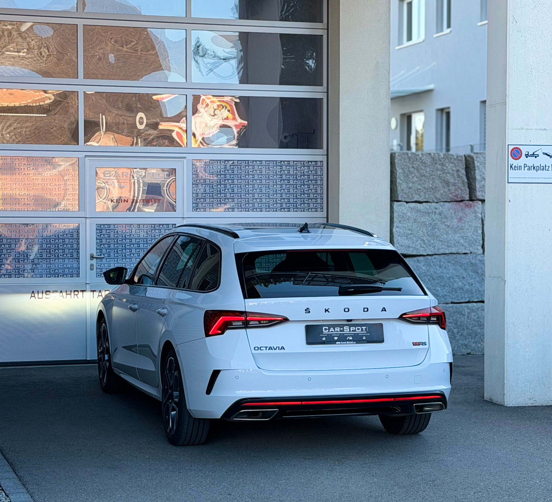 SKODA Octavia Combi 2.0 TSI DSG RS-image-5