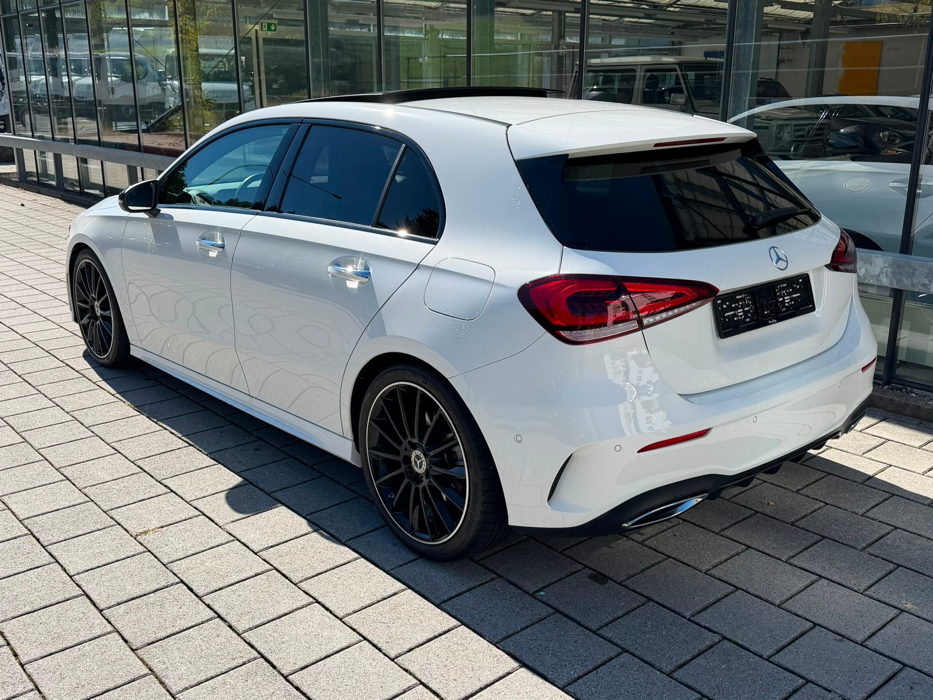 MERCEDES-BENZ A 250 4Matic AMG Line 4Matic 7G-DCT-showroom-element-3